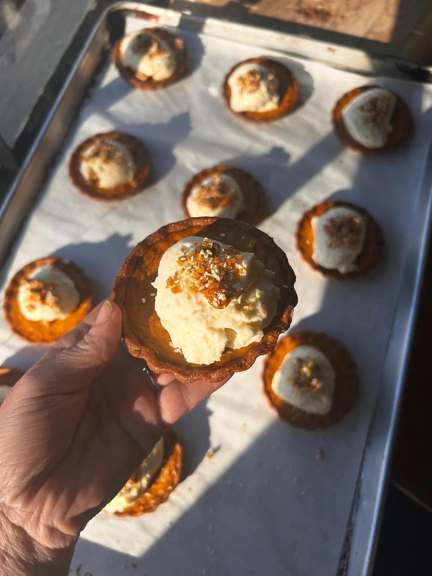 Our pumpkin miso tart is on its way out. We’ll have a new fall favorite tart coming at you next week. Stop by this weekend and get the last of these delicious pumpkin tarts.
See yall tomorrow
❤️