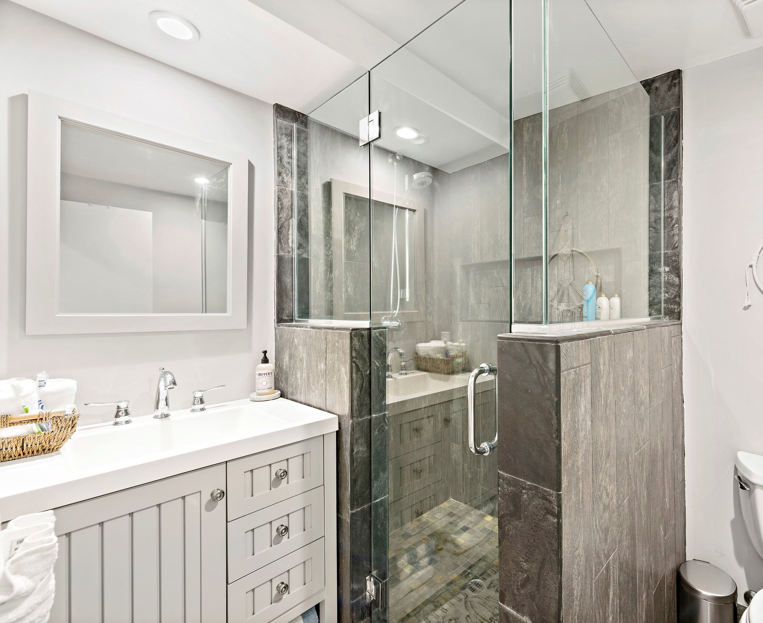 1003 Grove (62) - bathroom.jpg