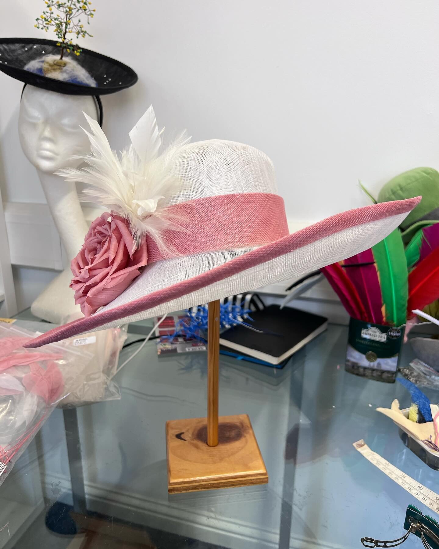 Happy Easter 🐣 from me and my bonnet (that I really must get round to photographing properly!) while this hat would have looked lovely strolling down The Avenue in the Easter Parade (sonnet writing optional) she&rsquo;d also look lovely at a wedding
