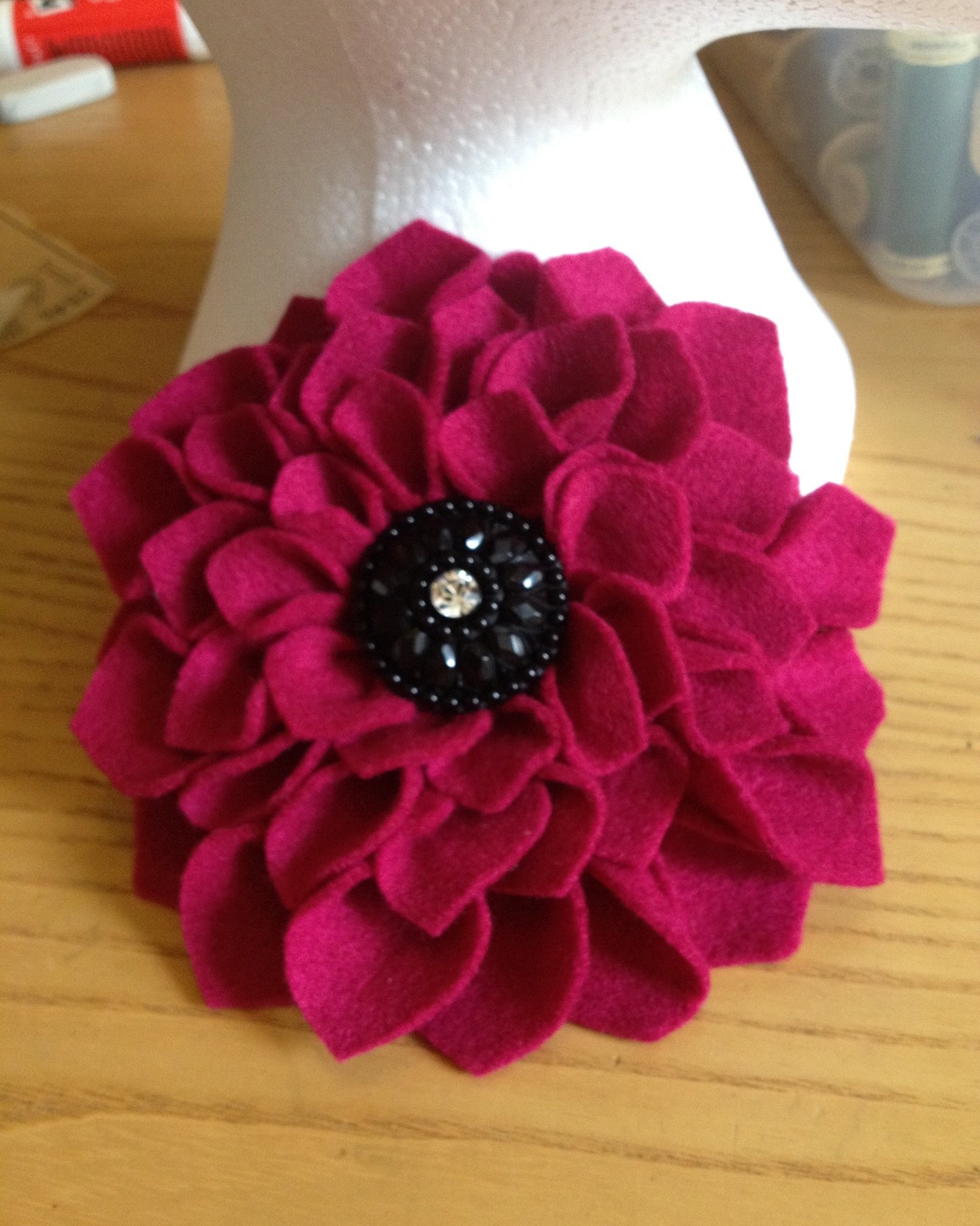 I&rsquo;m really excited to be hosting a workshop as part of this years Feel Good February organised by @amanda_butterfly_room 

Join me on Saturday 8th February from 1 - 3 pm at @whatifmossstpaisley and learn how to make a delightful dahlia corsage.