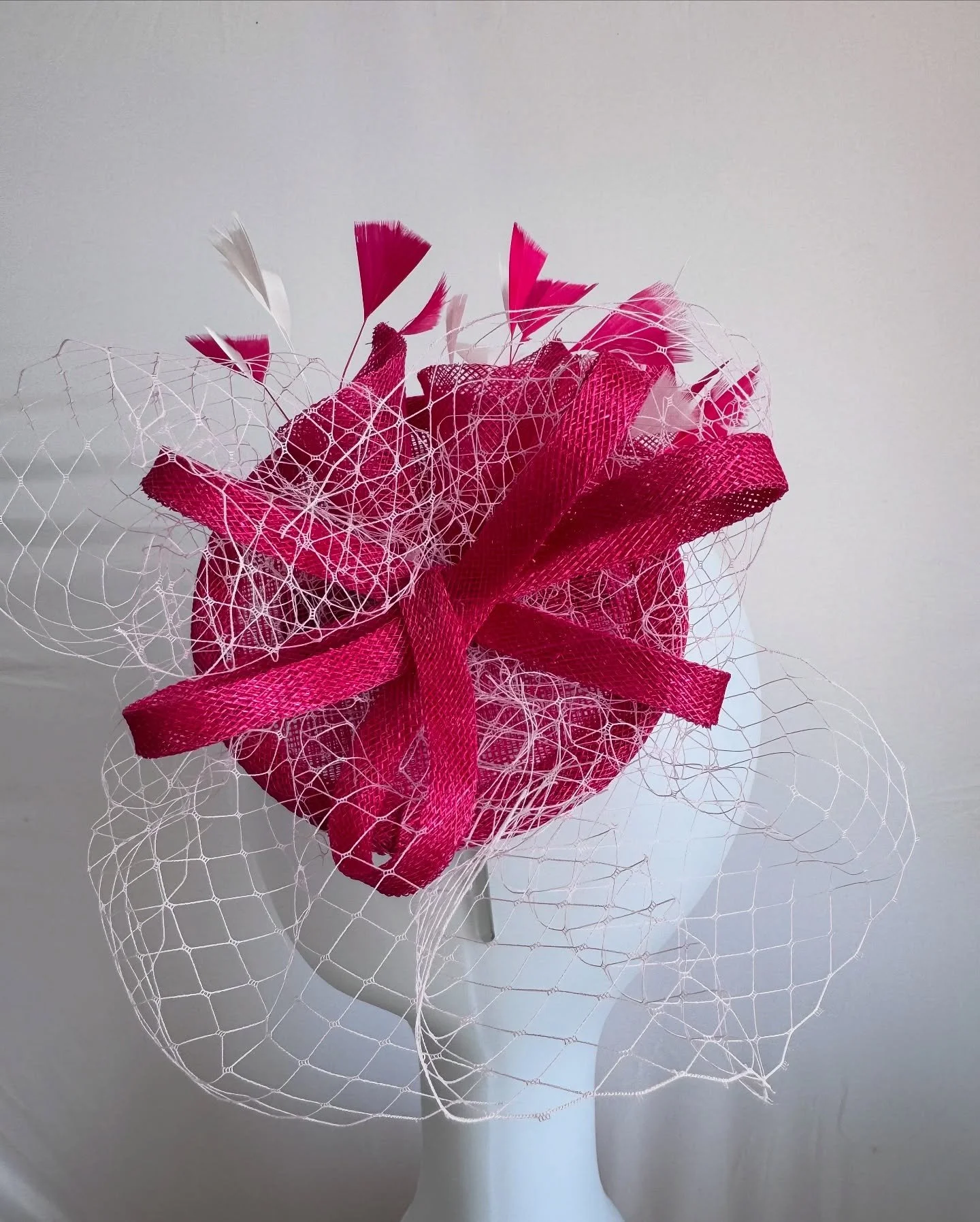I loved making this fascinator for my returning client to wear to her nieces wedding recently. Her gorgeous dress featured so many fabulous colours on it but in the end we selected fuchsia and pale pink as the colour palette for the fascinator. 

#we