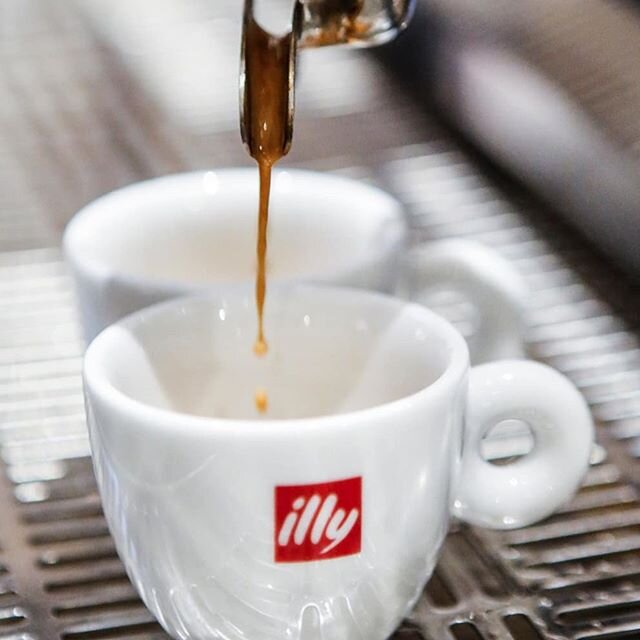 Anyone else need an espresso this afternoon?  I know I do. #quarantinelife #day55 #livehappilly #atleastthereiscoffee