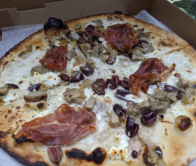 Looking for pizza just like Nonna used to make? Look no further than Chuckie Pies in downtown Lake Oswego! Tasty Neopolitan-style pizza pies, Italian wines, and friendly service. Perfetto!

#chuckiepiespizza #chuckiepies #lakeoswego #pizzalakeoswego 