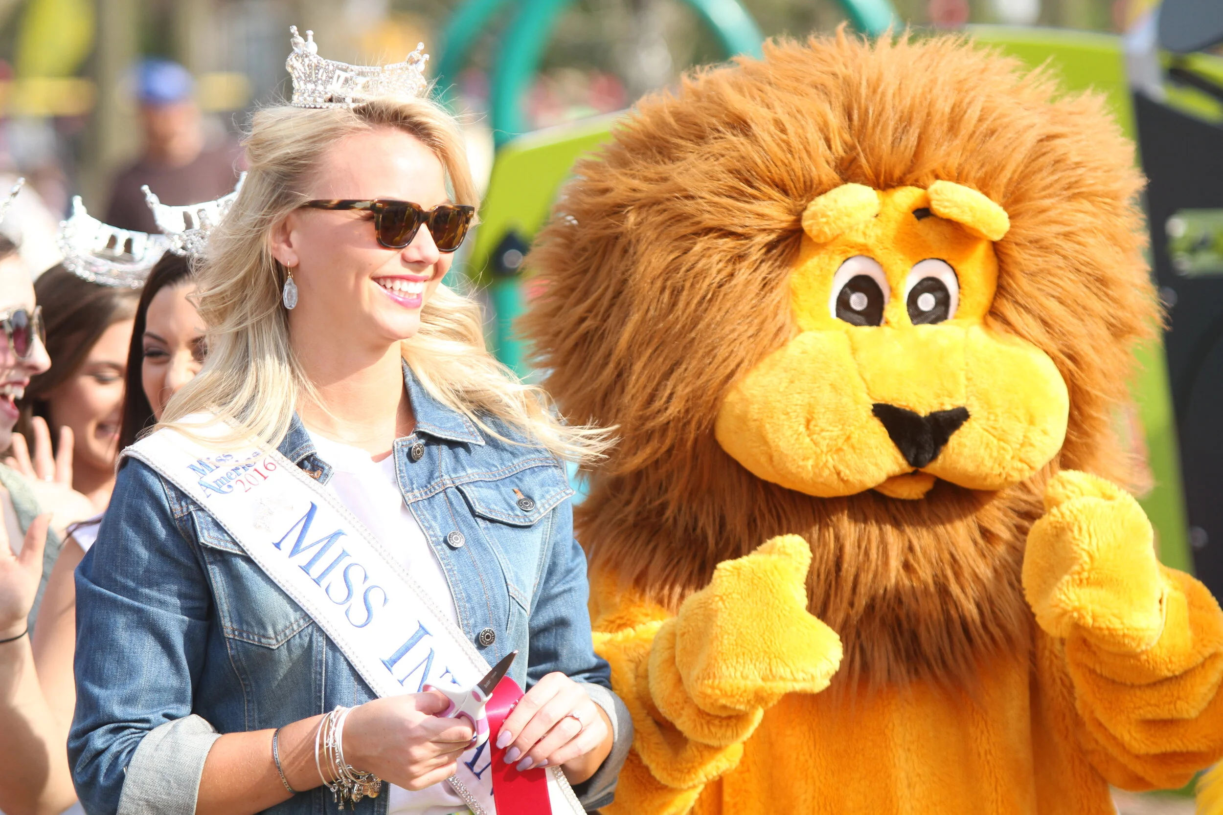 Egghunt Lion with Miss Indiana.JPG