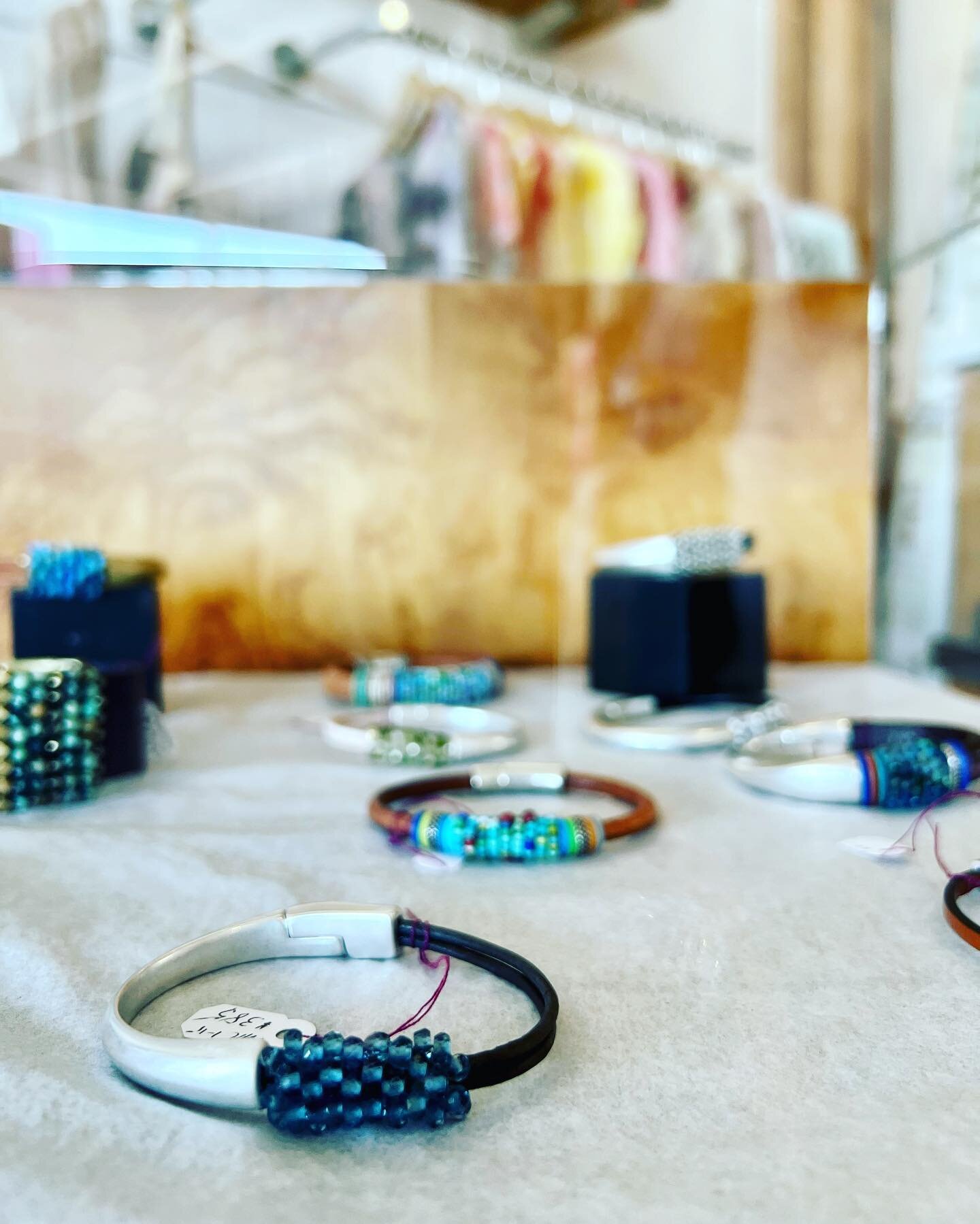 We&rsquo;ve got gorgeous bracelets in with leather, silver, and stunning gems with a magnetic closure. Easy peasy on and off. 👌🏼

.
.
.
.
.

#handdyed 
#shoplocal
#oneofakind 
#art 
#arizona 
#scottsdale 
#phoenix 
#artist 
#oneofakind 
#ootd 
#fas