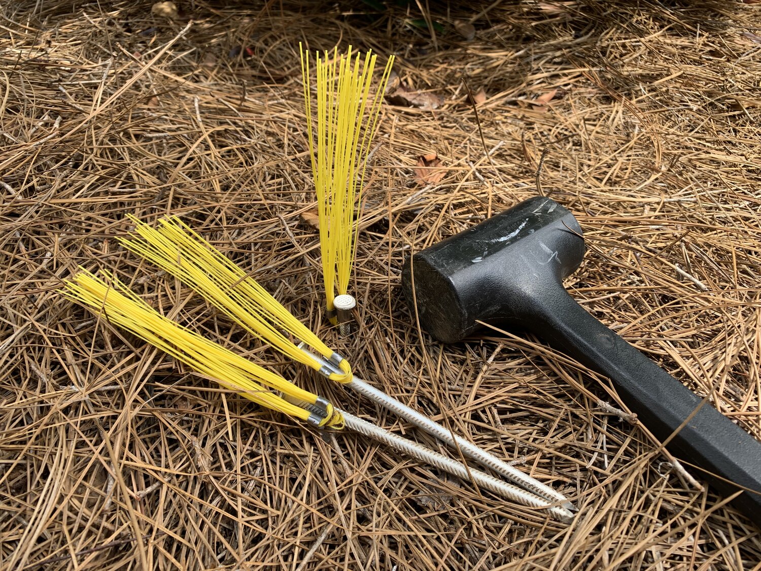Trail Chasers Ground Markers Flags Yellow 6 inch Marking Whiskers with Lightweight Non-Rust Aluminum Stakes (25-Pack)