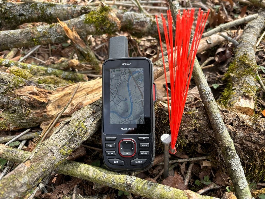 Garmin 67i GPS used with Trail Chasers Ground Markers.jpg