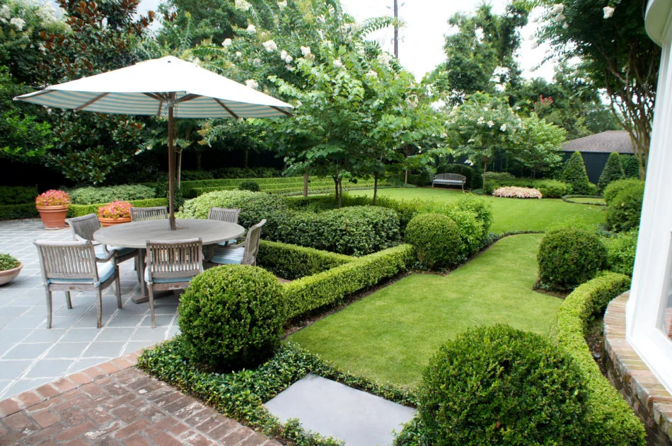 Family-Friendly Landscape Design by Lanson B. Jones & Co. in Tanglewood, Houston