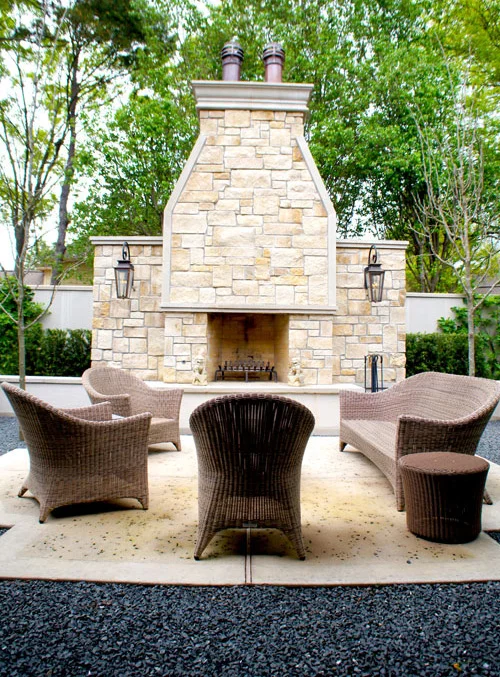 Left: Formal outdoor courtyard seating.
