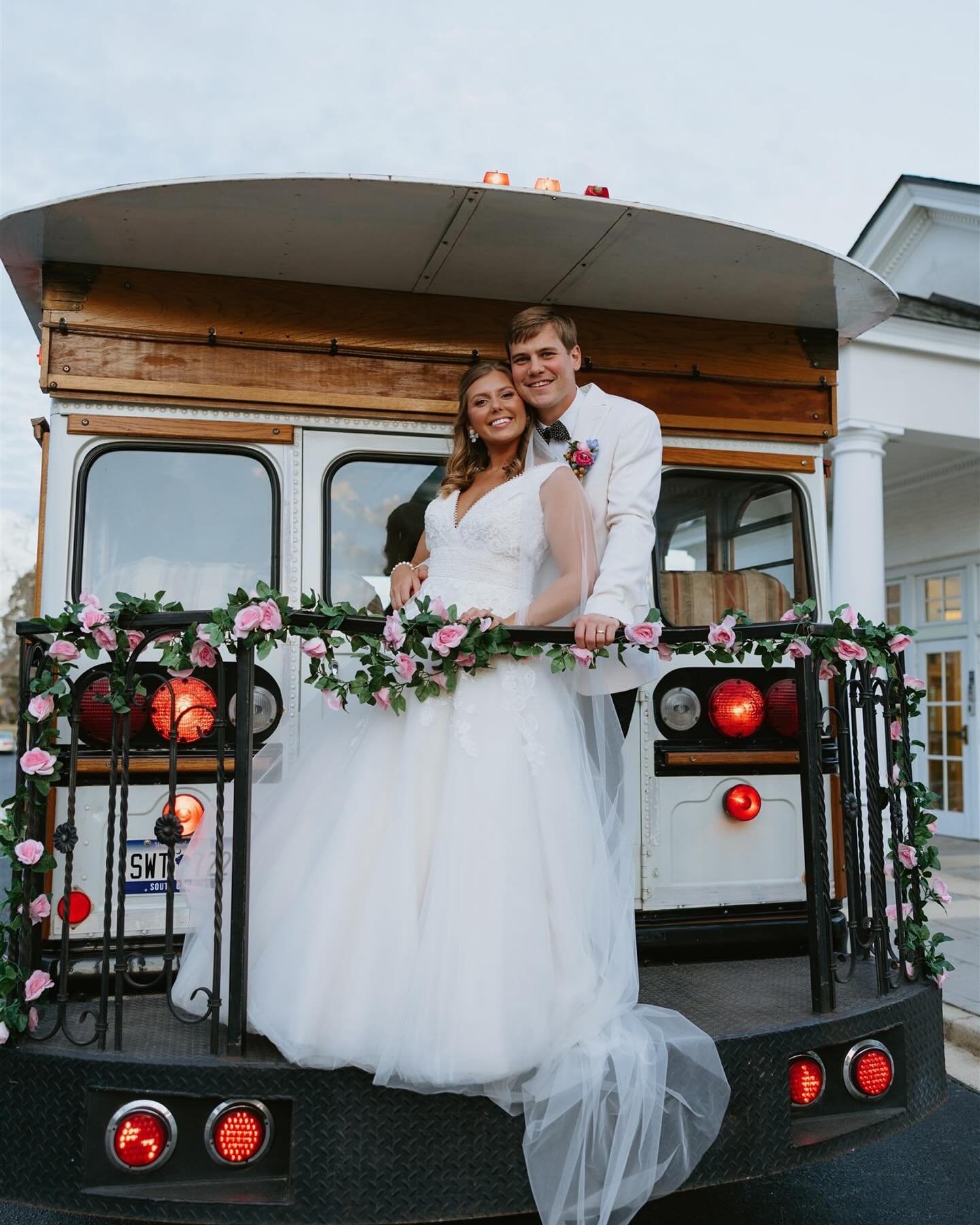 It&rsquo;s never been harder for me to fit enough wedding photos in a post before! Gloria &amp; Will&rsquo;s wedding day was so classic, beautiful, and intentional. Every moment and detail were thought out, and it made for the most special day surrou