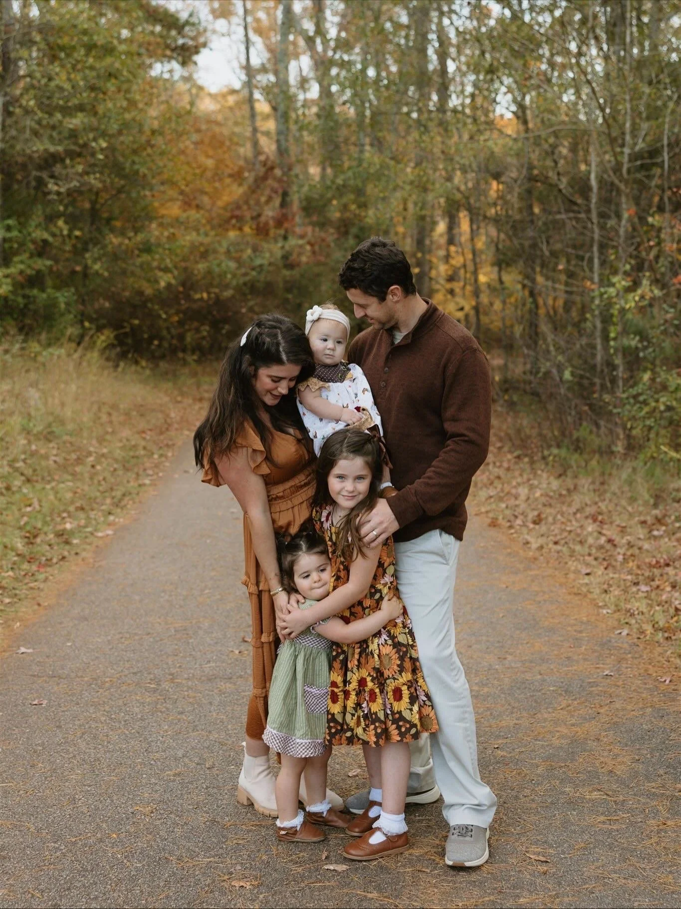 Fall minis day 1 🍂🤎 I am so thankful to God and those of you who continually support my business to be at a point where I get to photograph so many of these sweet families year after year! Fall minis are always a fun catch-up session with my client