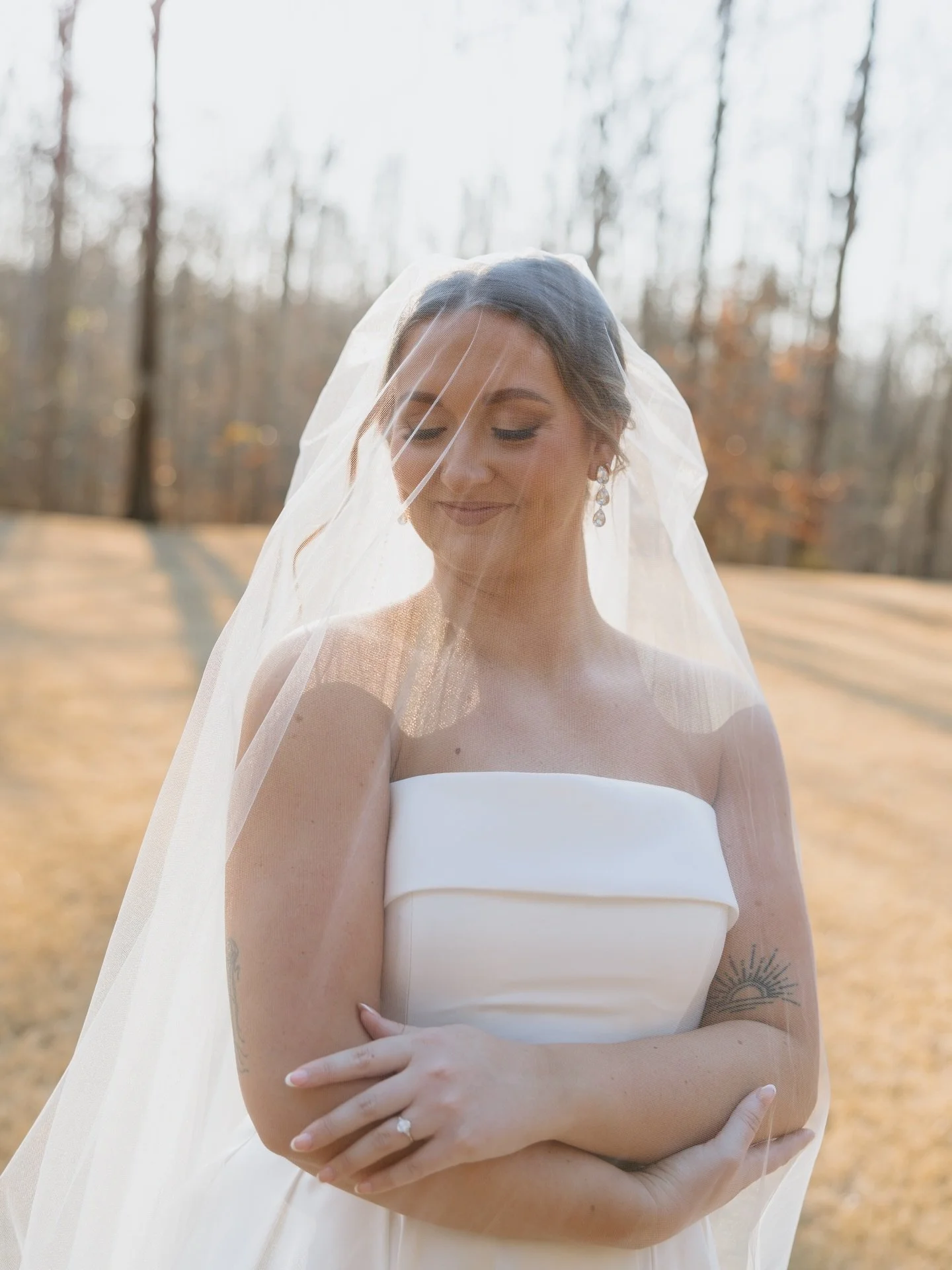 A few favorites of mine from Madison&rsquo;s bridals 🤍 shooting Madison&rsquo;s wedding was such a full circle moment because we were neighbors growing up, and she used to model for me when I first started out taking photos in middle school. Now to 