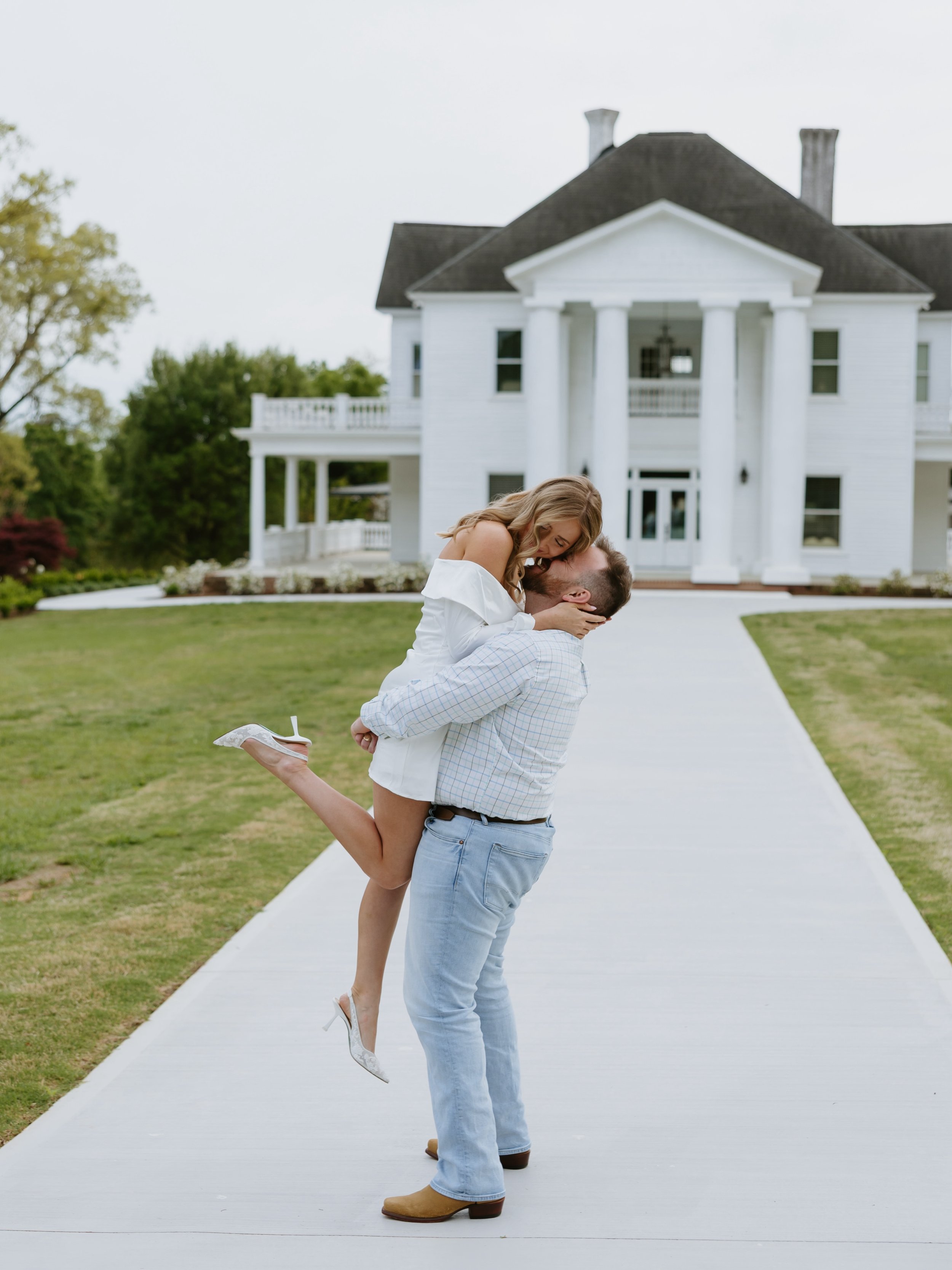 Some of my favorite photos from Sarah &amp; Bryce&rsquo;s engagement session at @heatherhillevents 🤍
.
.
.
.
.
#greenvilleweddingphotographer #greenvillephotographer #scwedding #greenvillewedding #scweddingphotographer