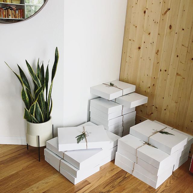 *LAST DAY* to get your online holiday orders in! ❤️We loved completely this special order for one of our fav local businesses. ❤️ #holidaygifts #thoughtfulgifts #ladybosses #smallbusiness #buylocal #throws #coleanddainer