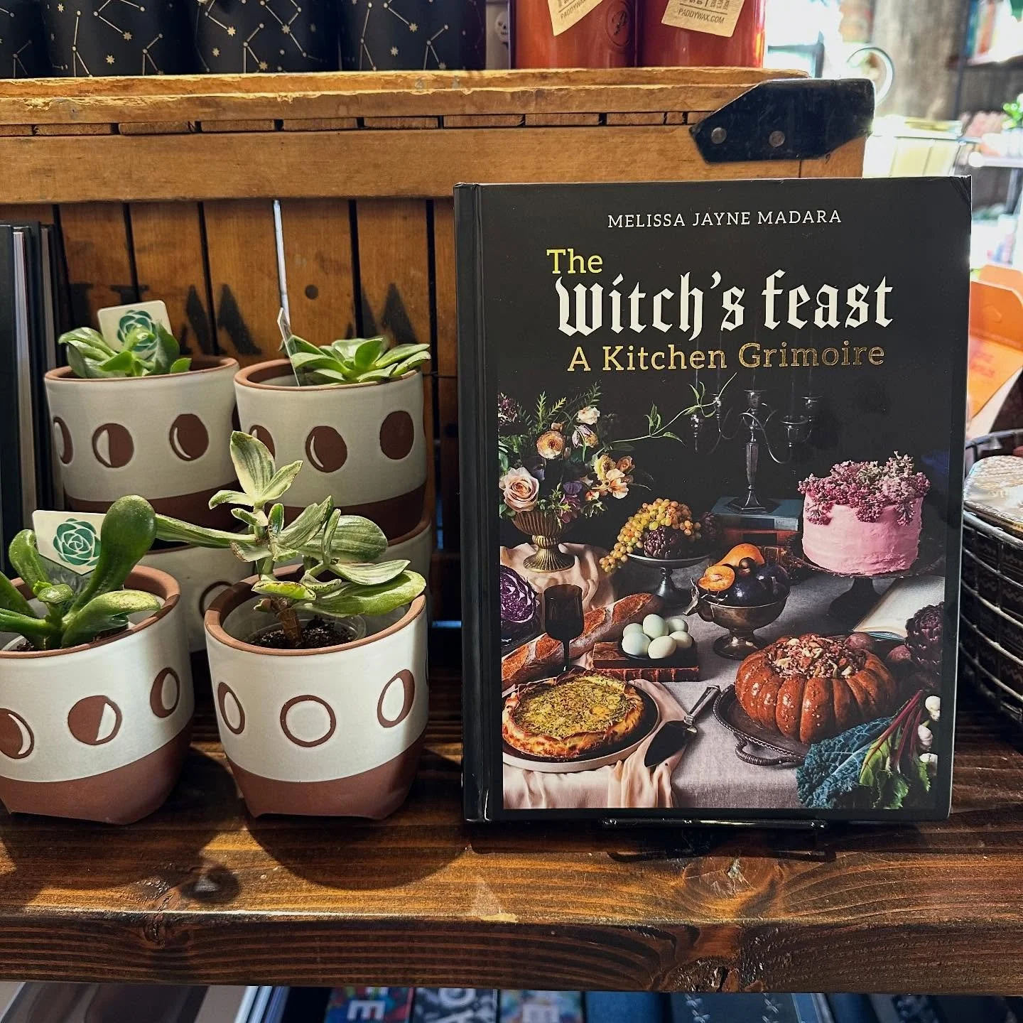 Spooky things 👻🎃🌝🦇💀🧹

Open &lsquo;til 7 today!

#nestdetroit #halloween #spookyvibes #gifts #shoplocal