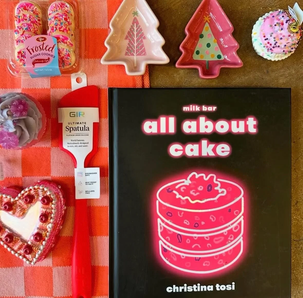 Just a few of our favorite holiday gift ideas for the baker in your life 🍰🧁🍪🎂

Come pick up something sweet - we&rsquo;re here &lsquo;til 6 today!

#nestdetroit #baking #candles #cookbooks #ornaments #gifts #shopsmall