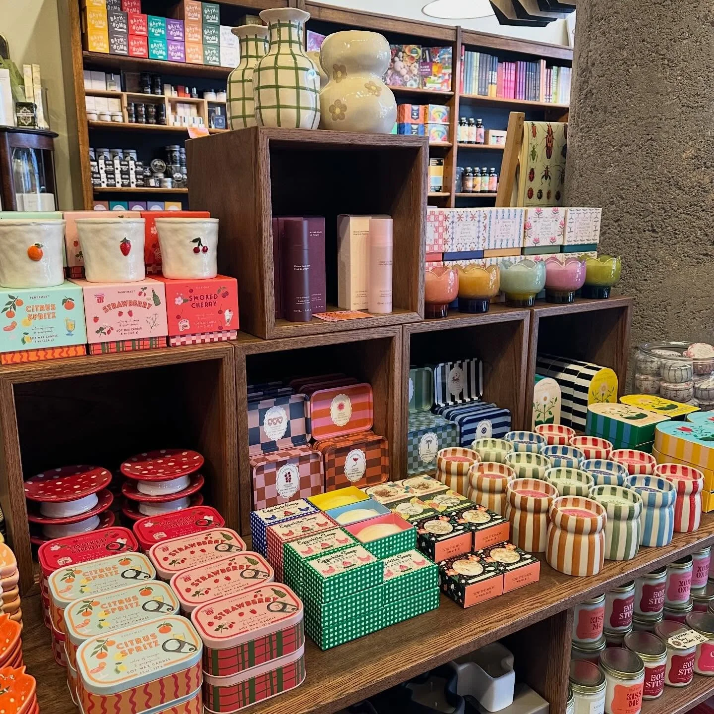 It&rsquo;s starting to feel like spring in the shop 🌷

From dreamy candles to the cutest soaps, fizzy bath bombs to floral vases, we&rsquo;ve got all the little touches to freshen up your space for spring - here &lsquo;til 7 today!

#nestdetroit #ne