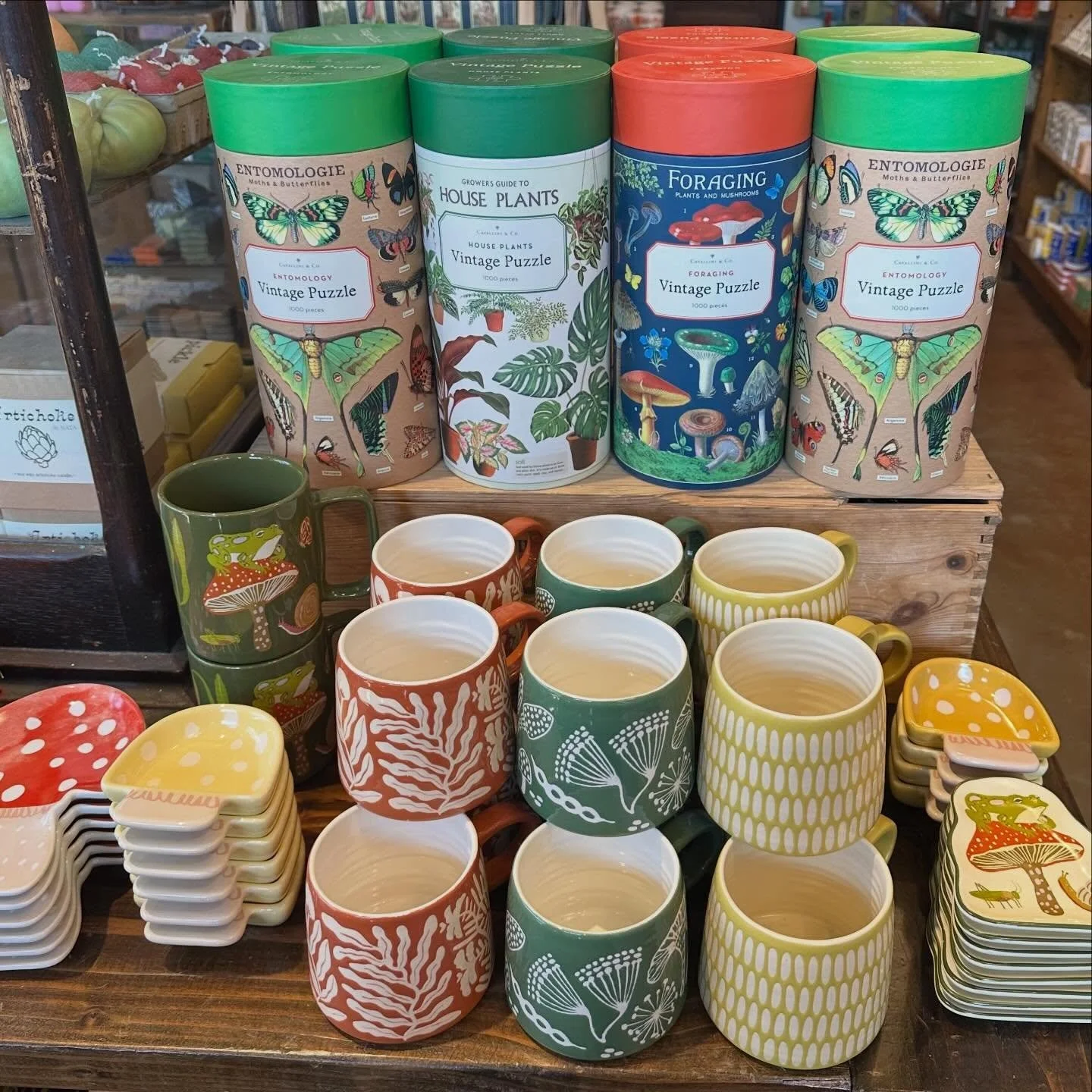 Shop views 🍄🐌🐸🦋🌼

Open &lsquo;til 7 today!

#nestdetroit #springvibes #gifts #shoplocal