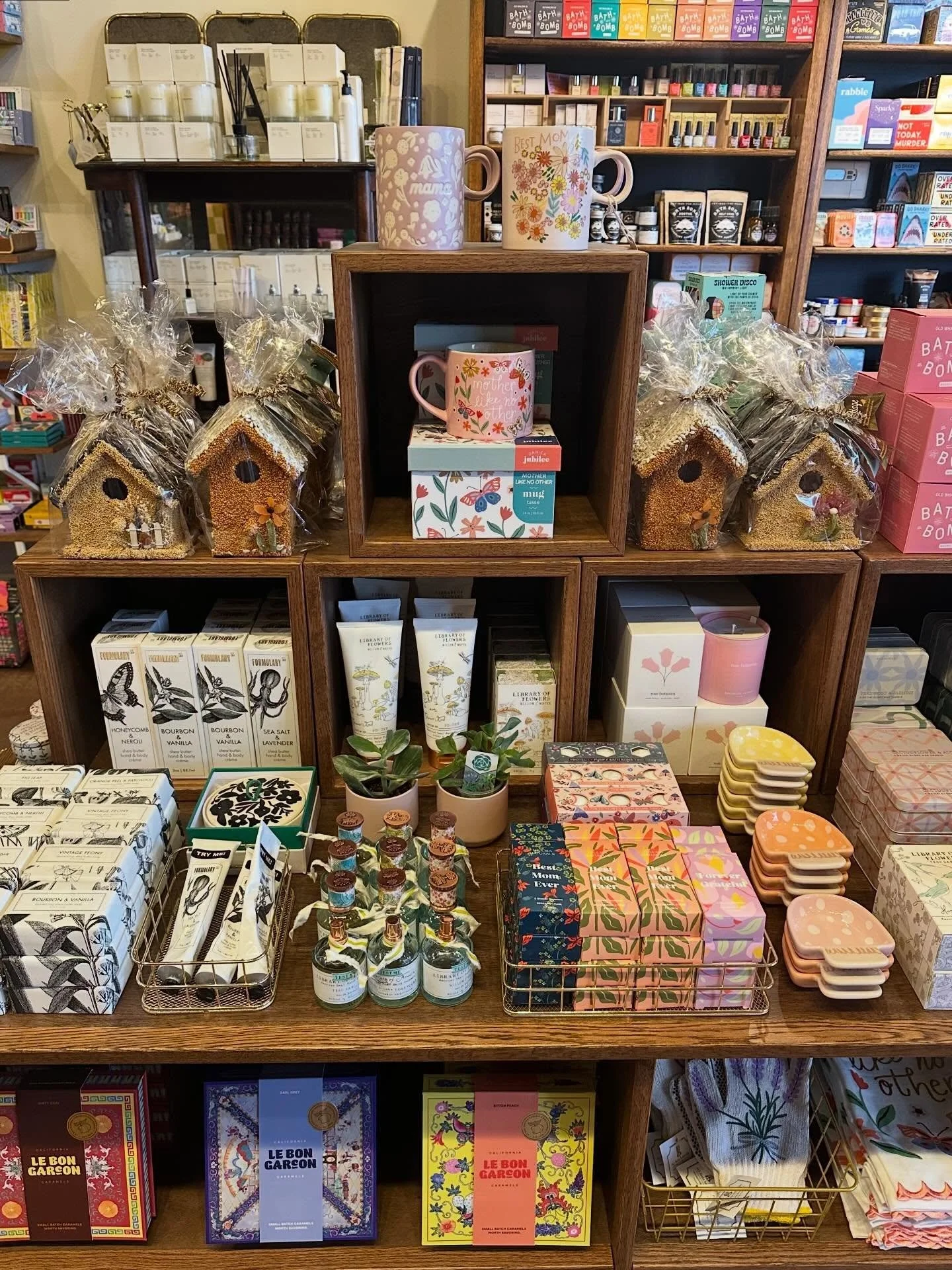 Gifts for Mom 💐💛

Stop by and check out all the cute new arrivals for spring and Mother&rsquo;s Day! We&rsquo;re here &lsquo;til 7 today - can&rsquo;t wait to see you!

#nestdetroit #mothersday #spring #gifts #shoplocal