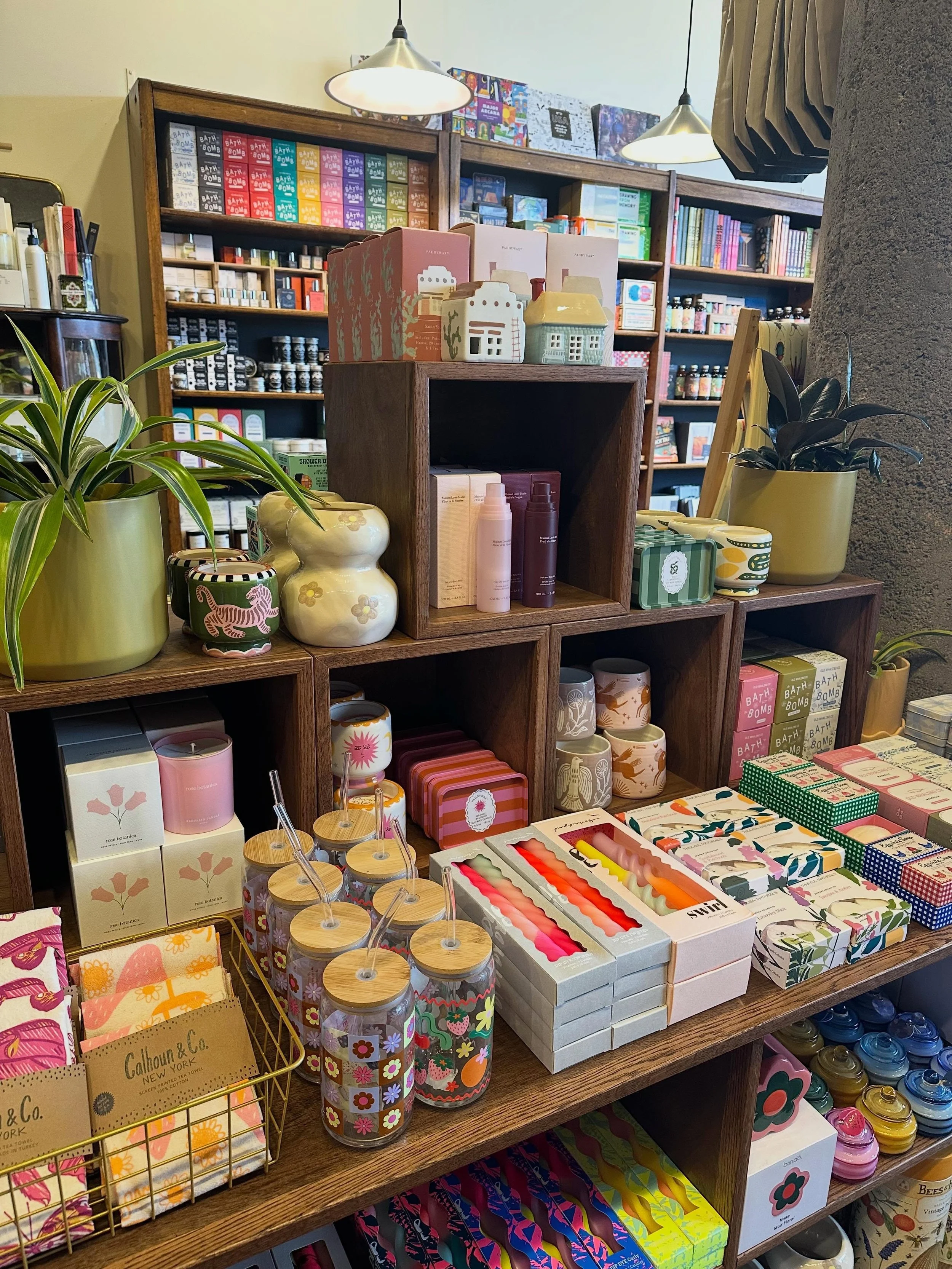 We gave the shop a little refresh this morning 🥰🍓🌼✨

Come say hi - we&rsquo;re here until 7 today! 

#nestdetroit #candles #apothecary #plants