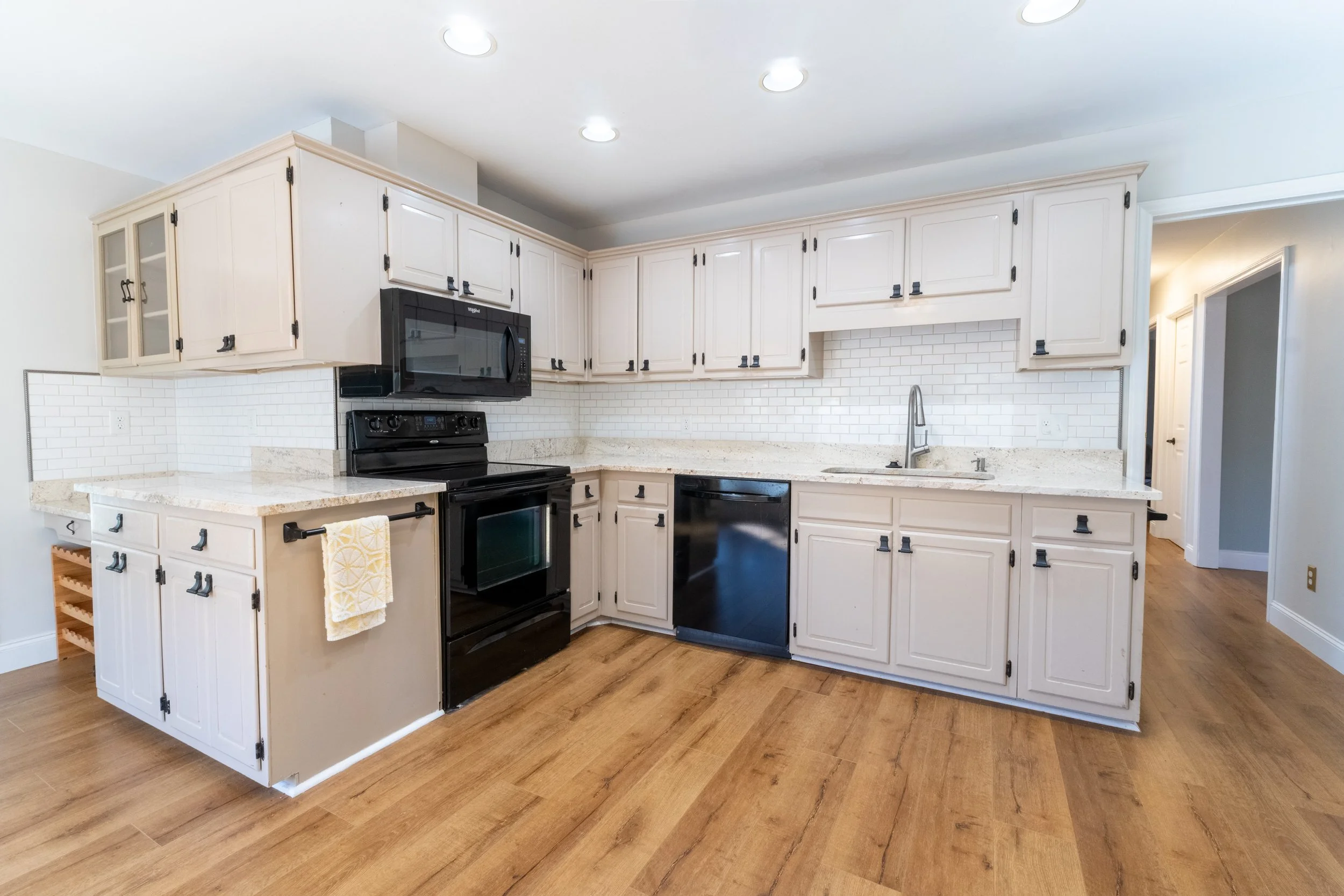 2) Kitchen-2.jpg