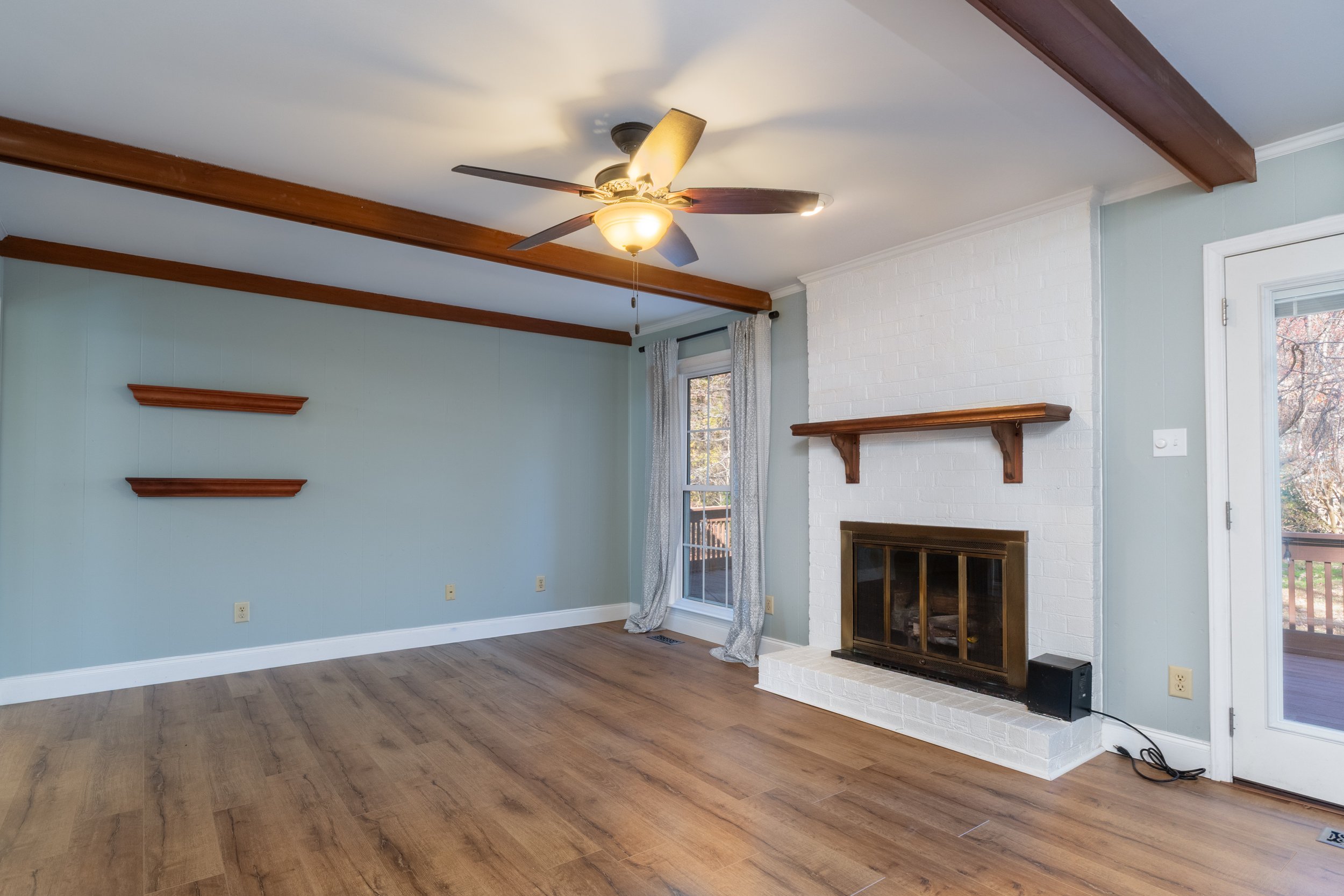 7) Family Room.jpg