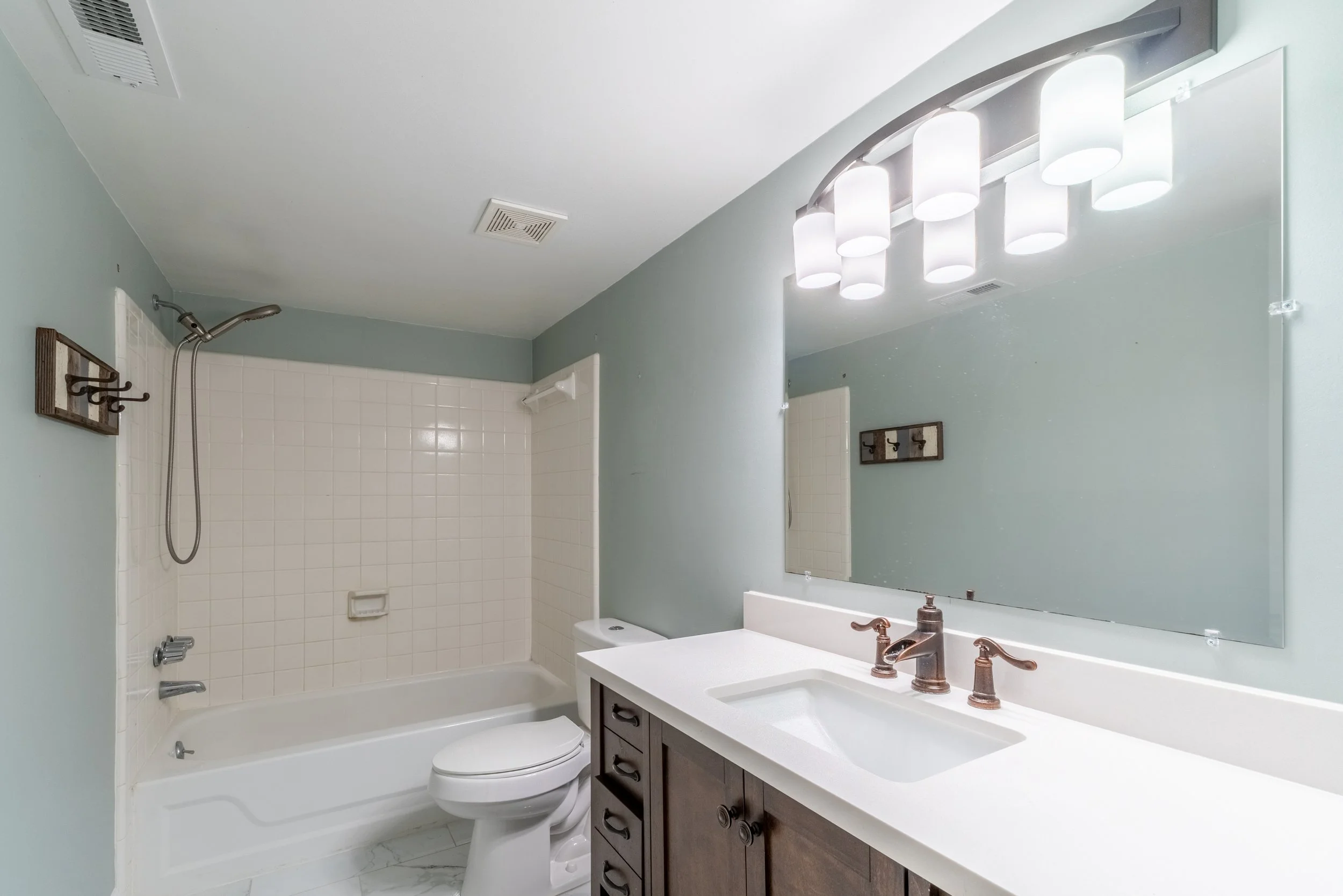 15) Basement Bathroom.jpg
