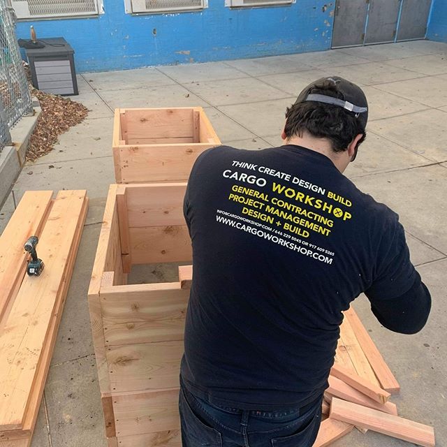 On saturday we had the pleasure of volunteering to build new planters for the garden at PS 282 brooklyn.
