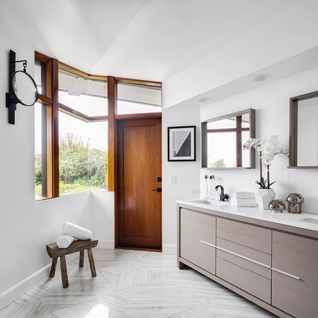 Bathroom bliss 💭
Step inside this bathroom we designed in Emerald Bay!
Tiles by @famosatile
📷 @chadmellon