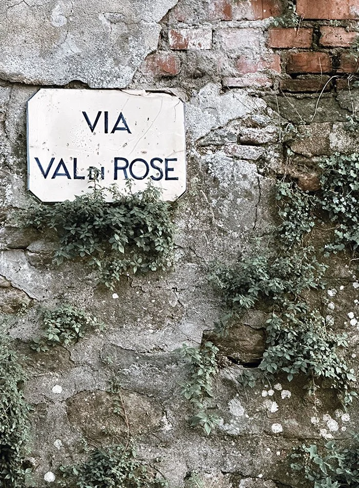 Via Val di Rose sign