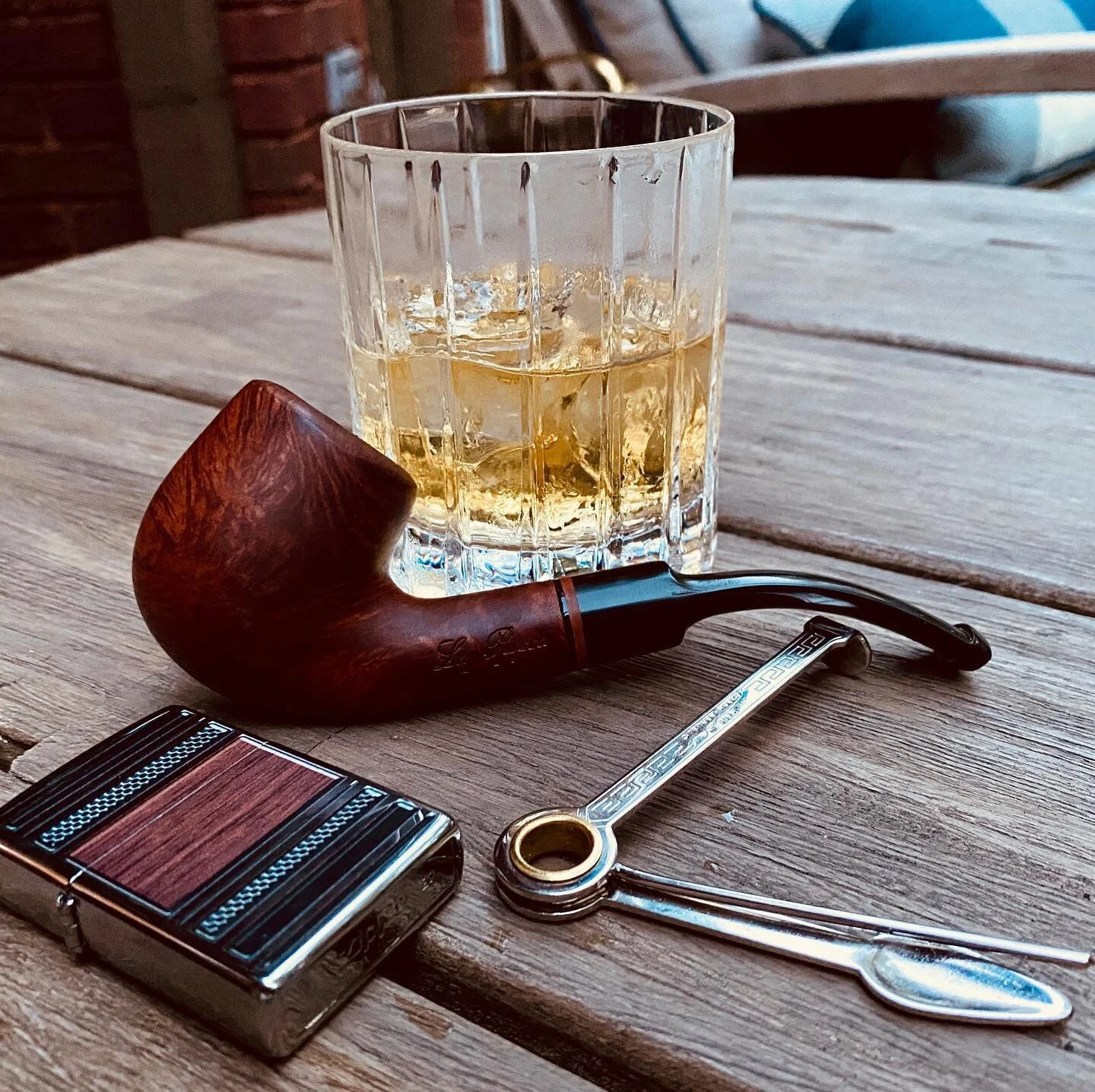 #briarwoodpipe #pipesmoking #gentlemanlifestyle #zippolighter #scotchwhisky
