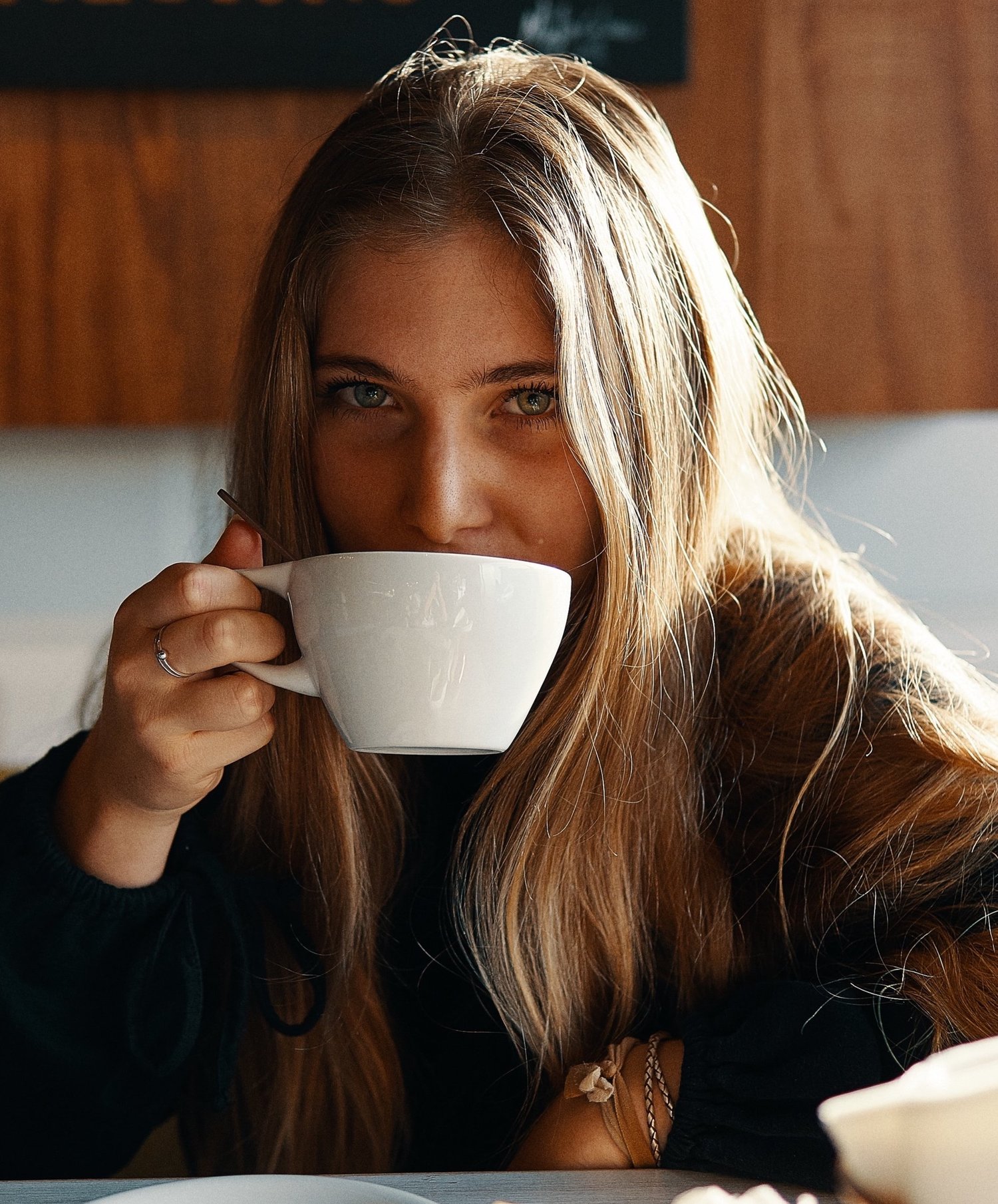 How does a coffee date work?