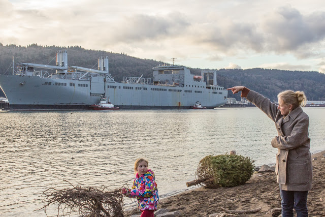 Master of puppets (all of the things that go to make heaven and earth, and there’s a cute little ship on the Willamette!).