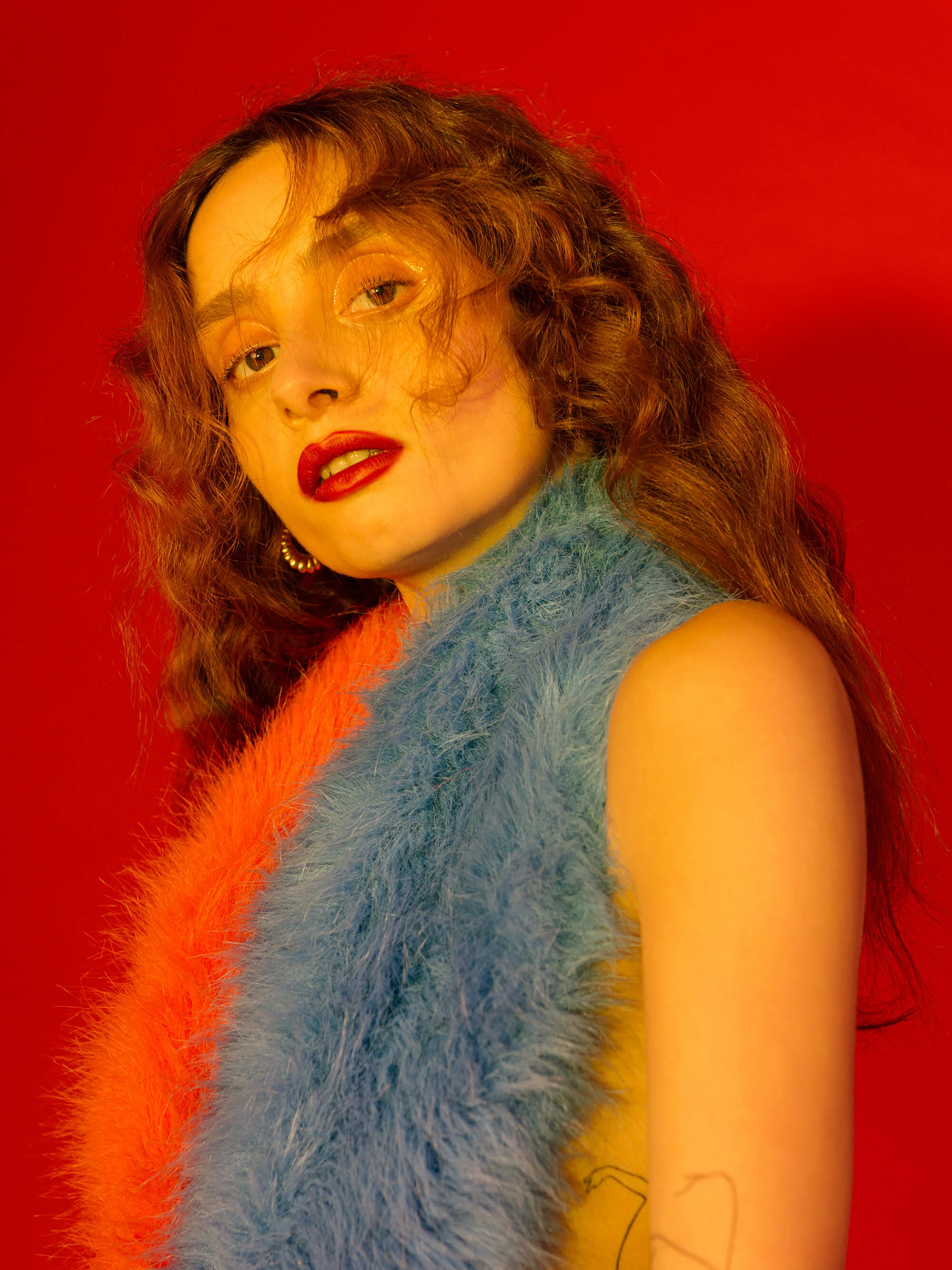 Bel Serves Thundering Dark-Pop Realness In "Good News"
