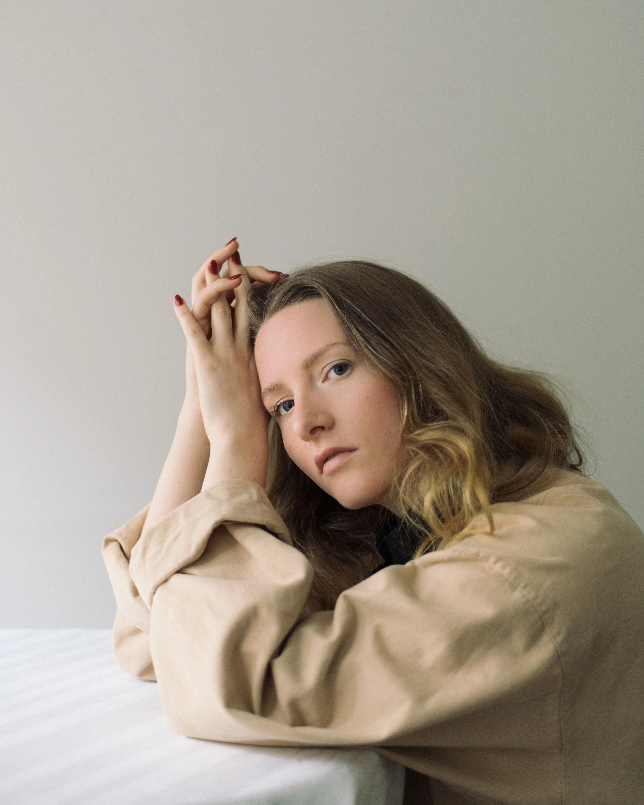 Aeora Gets Vulnerable on Dark-Pop Banger "Breathe"