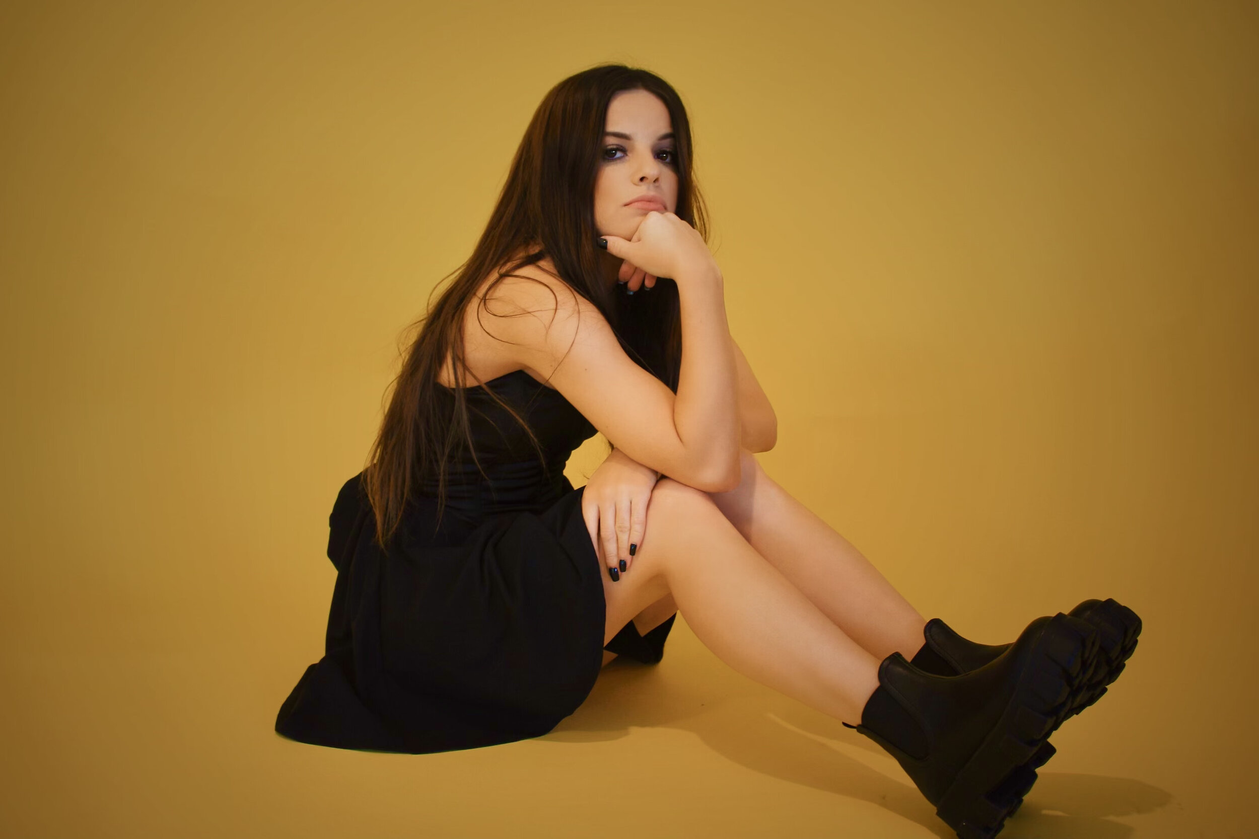 Ivy Adara Releases New Pop Single "Stranger"