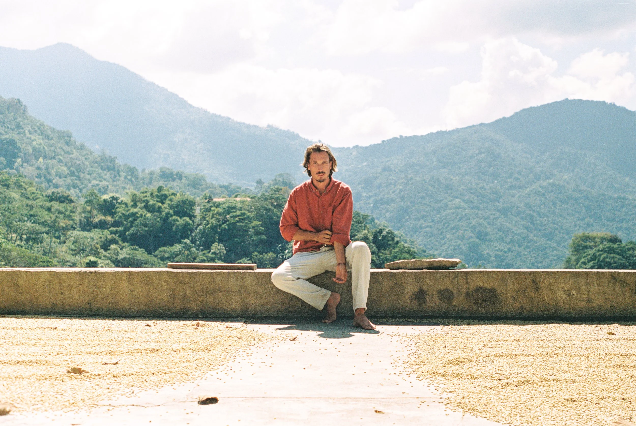 A Captivating Fusion of Neoclassical and Folk: Exploring Danny Barwick's Album, ILUKA