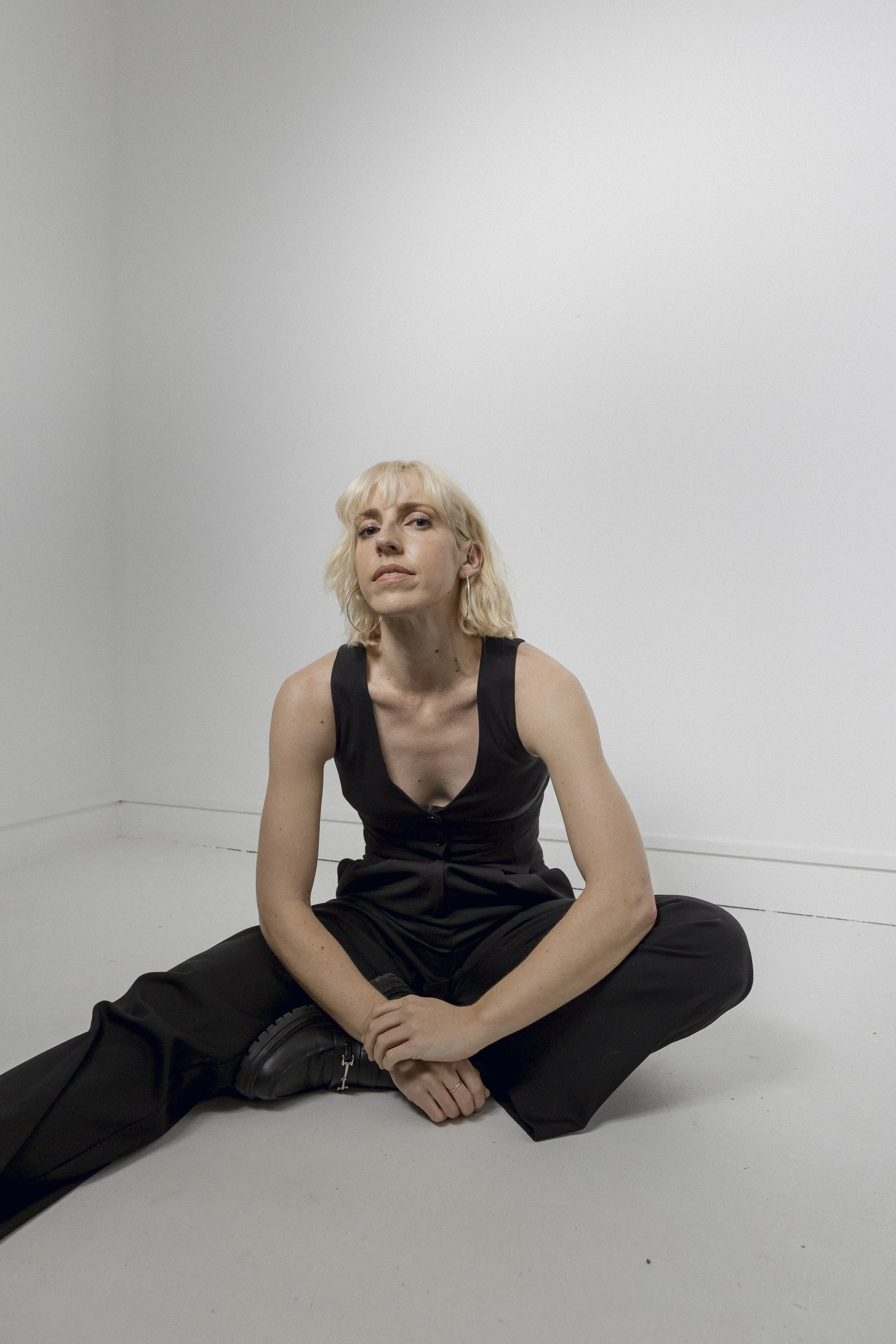 Chelsea Reed's New Single “Loop”, A Theatrical Ode to Overthinking