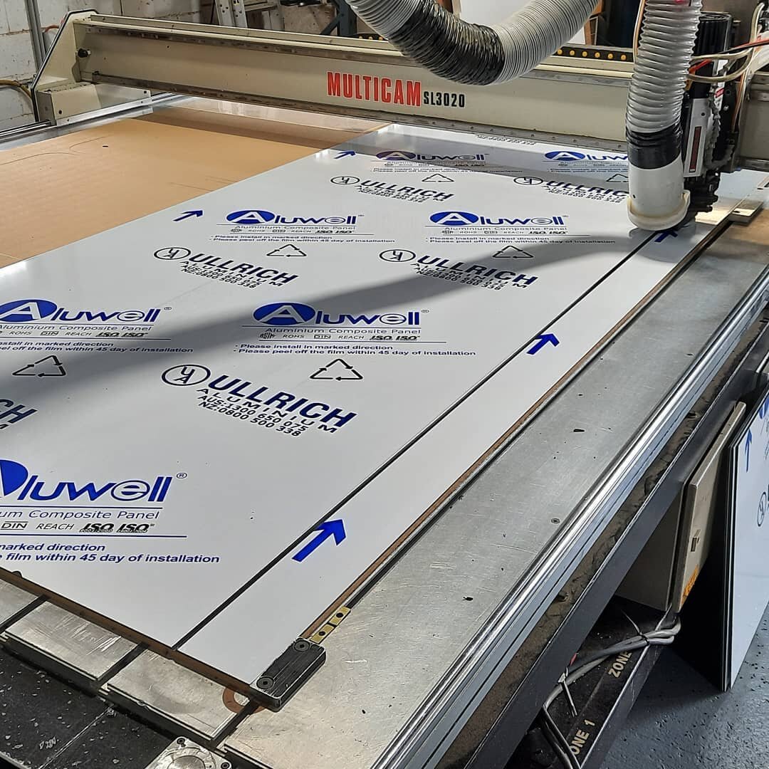 Processing bulk acm panels for v-grooving.

#plasticfabrication #plasticwelding #justmakeit #acrylic  #stillworking #northernriversscreens #decorativescreens  #plasticfabrication #justmakeit #acrylic #stillworking #covidprotection  #signage #sign #si