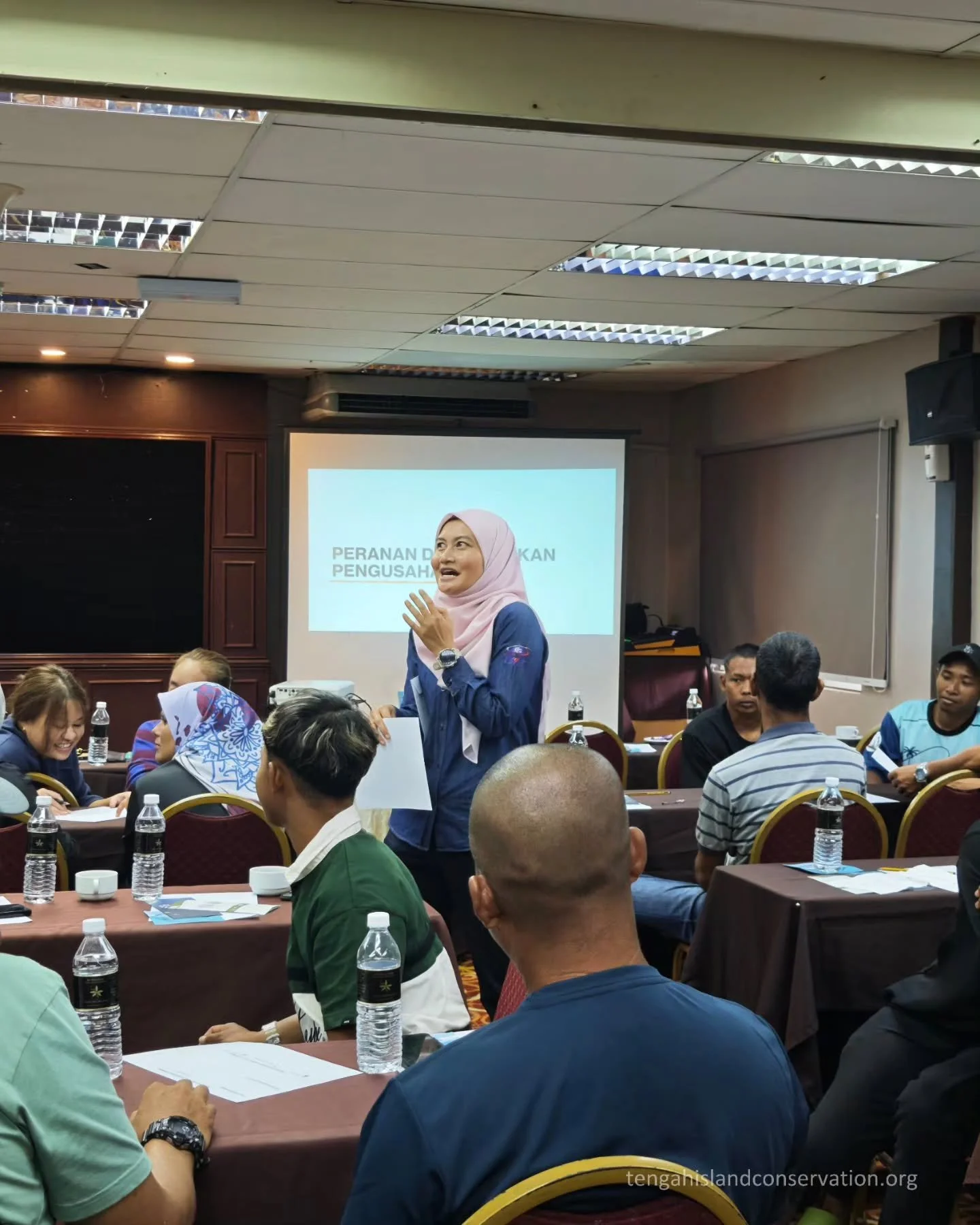 Bridging the gap between tourism and conservation.

In a multi-stakeholder collaboration with @yayasan_hasanah , @undpmalaysia , @dof.malaysia , @dof_johor , Johor State Government @mediadigitaljohor , Pejabat Daerah Mersing, and Majlis Daerah Mersin