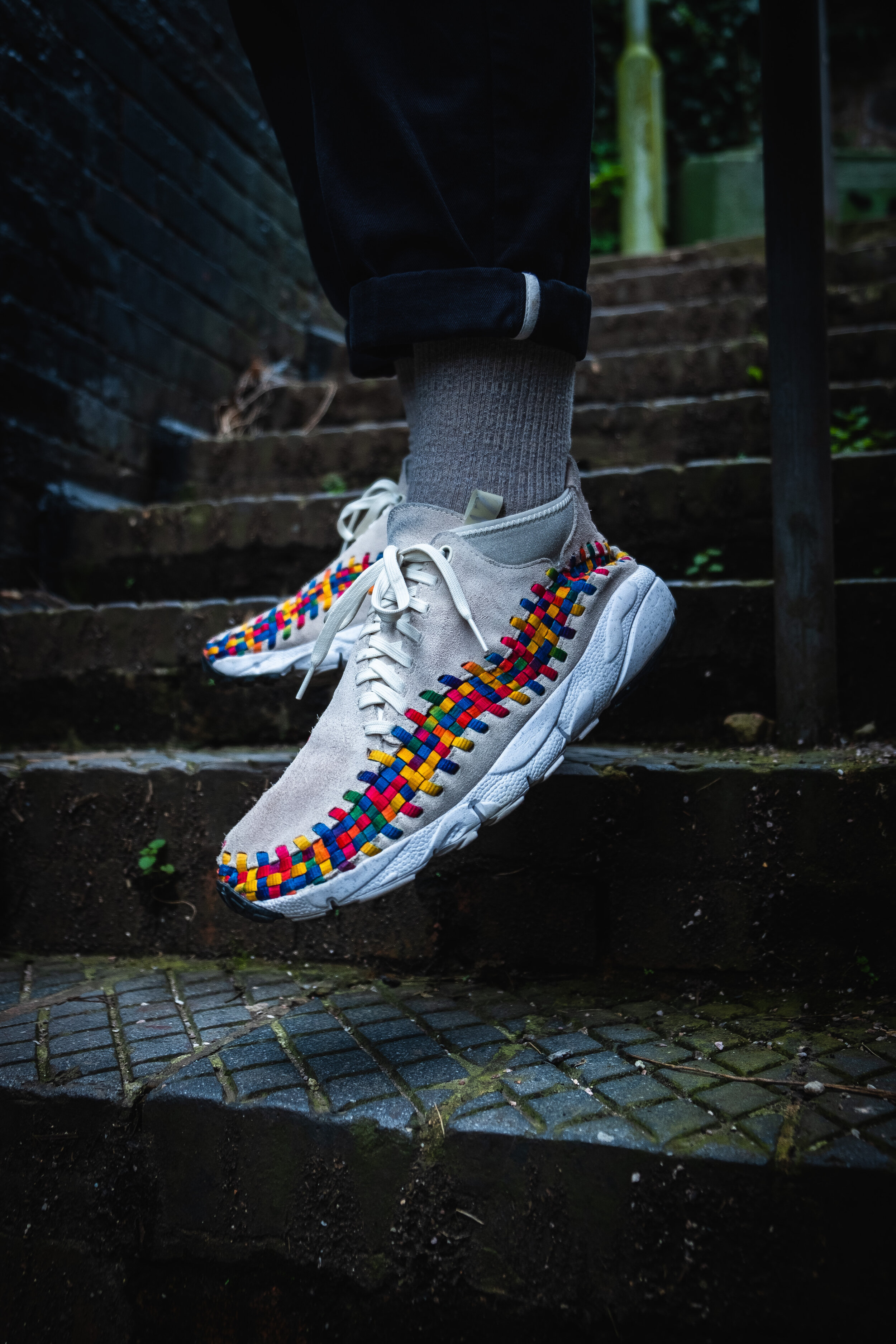 floating feet