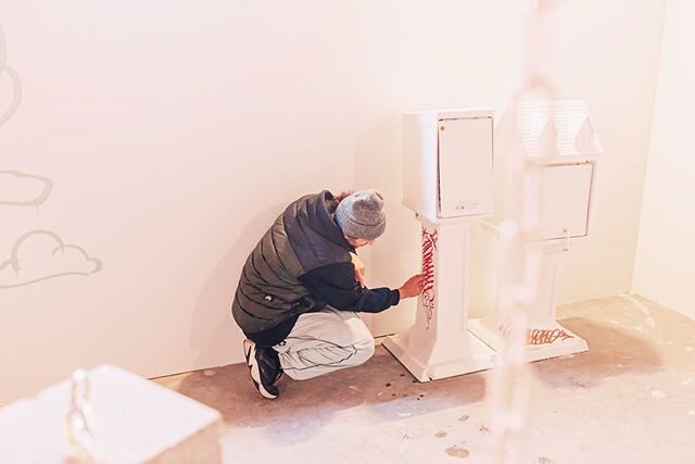 Letting an artist do their thing in a space we had the pleasure of building ✨ @adariiius at work. 📷 @adariiius