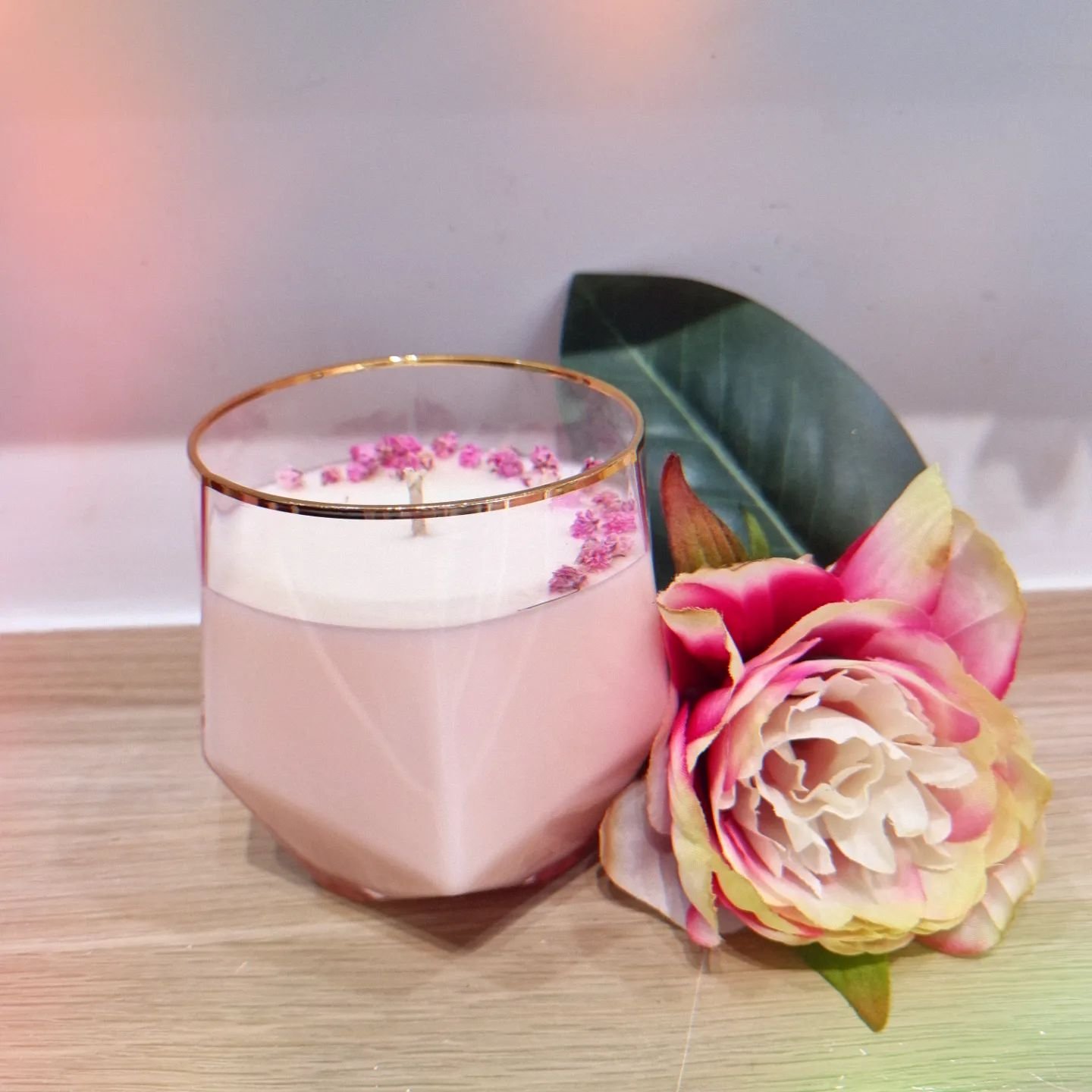 We have new candles in stock just in time for Mother's day 💐 
Locally made, small batch, coco soy blend. 
$29.95
Fragrances include- 
Watermelon 🍉 
Flower bomb 🌸
Kakadu plum 🇦🇺
Vanilla caramel 🍬
French pear 🍐