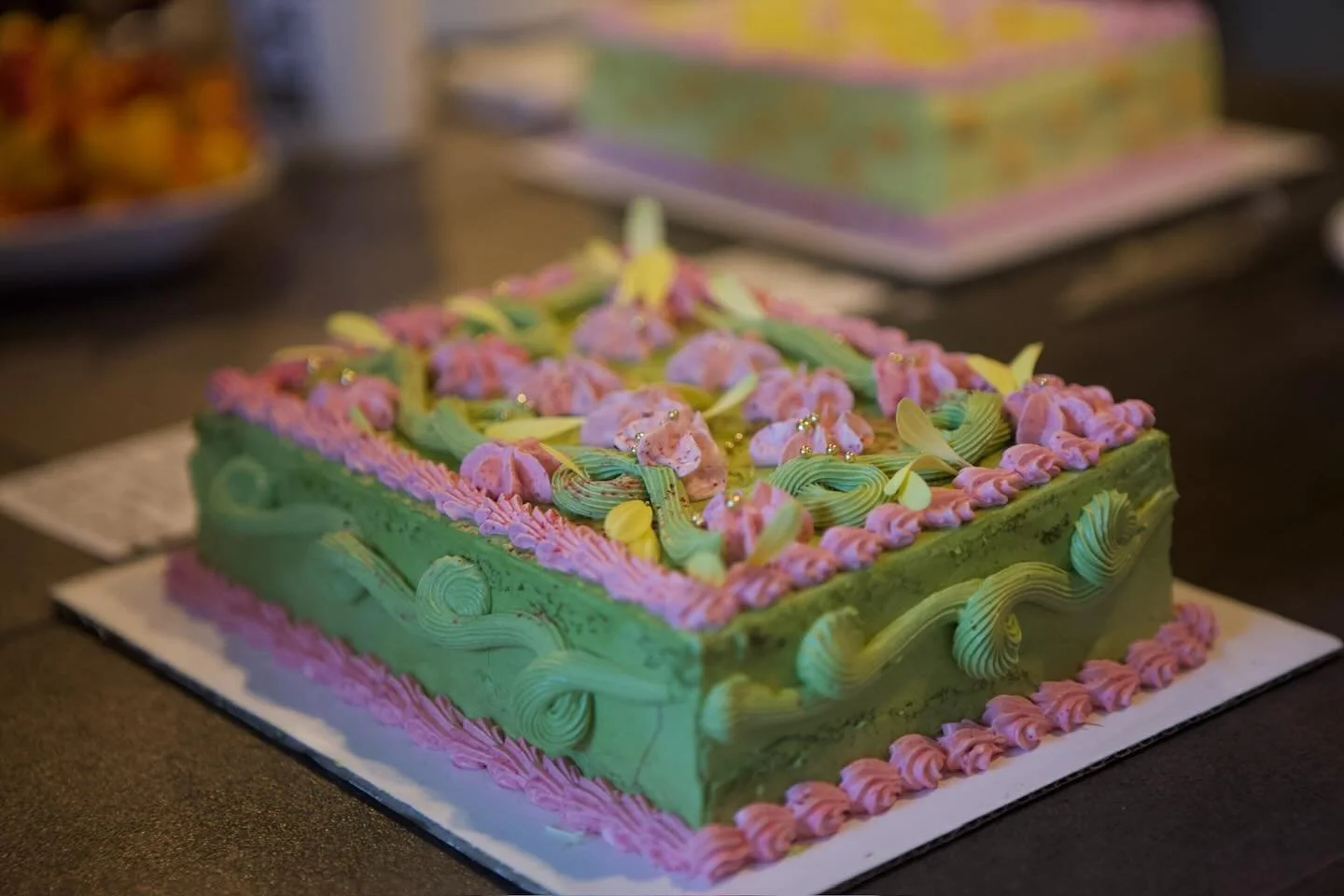 I'm sorry! I can't hear you over my stomach grumbling when I think about these BEAUTIFUL, DELECTABLE, DELICIOUS, and GORGEOUS cakes from out sponsors at @papercakeshop 🍰!
#wallawalla #wallawallamoviecrush #wallawallamoviecrush2025 #wallawallahollah