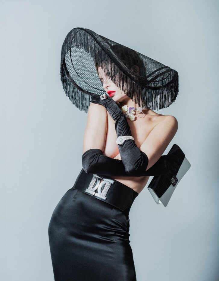 0187 BLACK AND WHITE CLUTCH