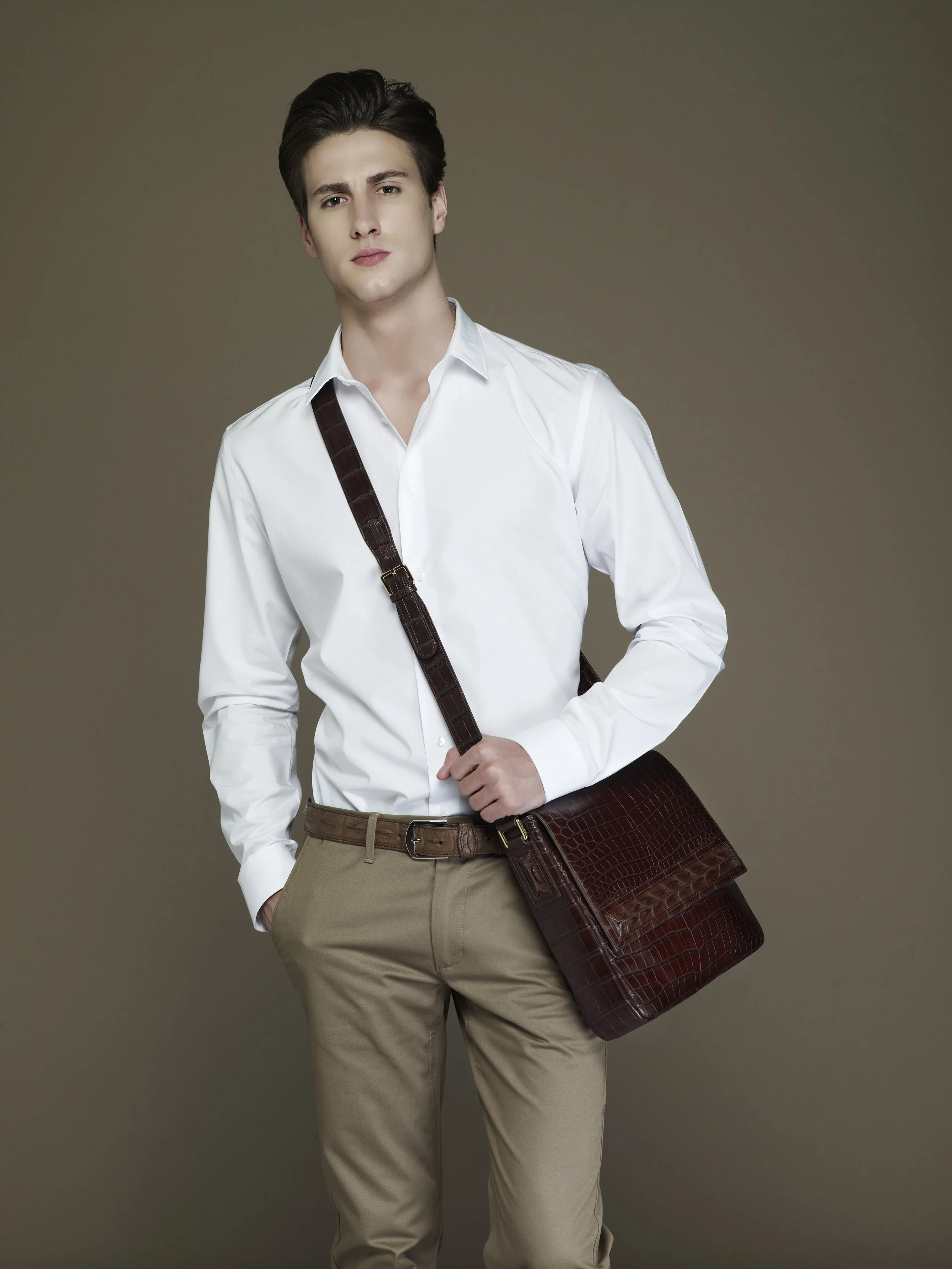 0134 HORNBACK MESSENGER BAG