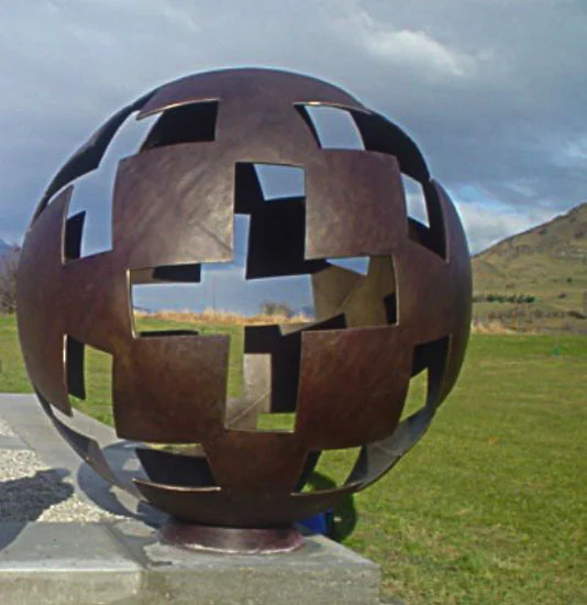 2003 -4, Private commission, Cast bronze, 2 x 2 x 2m, Arrowtown