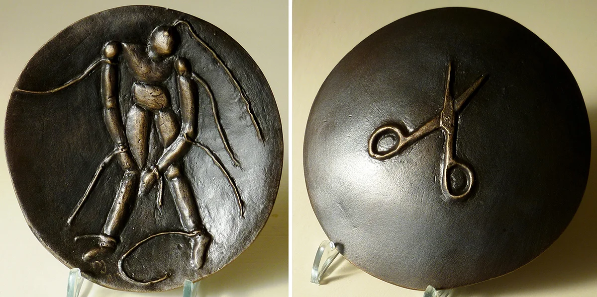 2014, Off-line – All in a day’s work, Cast bronze, 100mm diameter, British Museum Collection. Artis gallery, Auckland.
