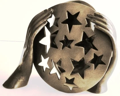 2011, Stargazer, cart bronze, 150 x 190 x 100mm. Artis gallery, Auckland.