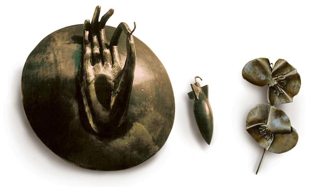 2003, Broken Poppies (ANZAC version), Cast bronze, 160 x 80 x 160mm. Artis gallery, Auckland.